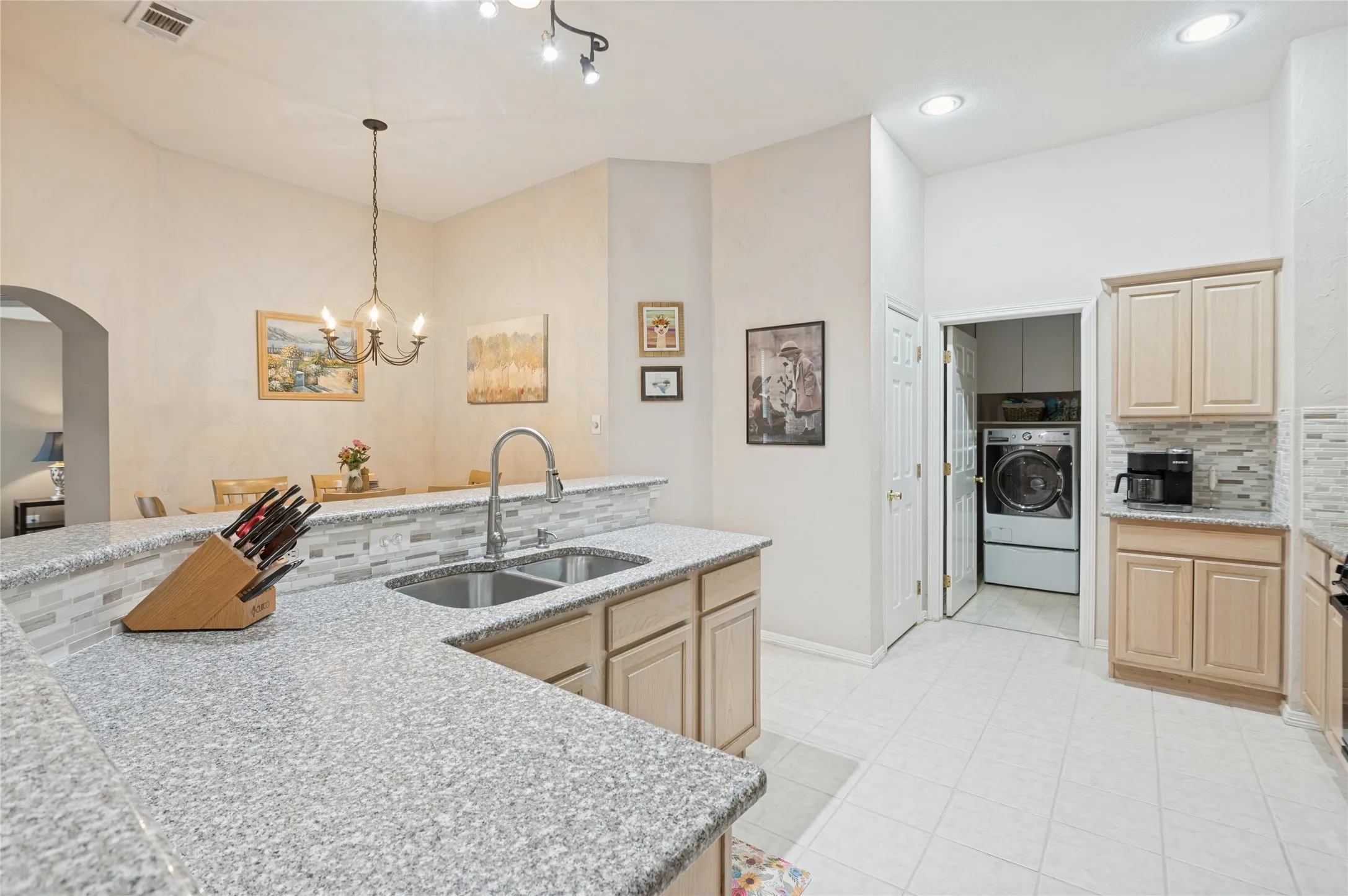Single Family Residence For Sale in Denton County , 1374 Forest Creek Drive, Lewisville, Texas 75067, 4 Bedroom, 2 Bathroom, 2 Garage spaces, 2,114 Sqft, built in 1997, mls#21398049, Real Estate Agent in Lewisville, Homes For Sale in Denton county, Homes For Sale in Lewisville, Realtor in Lewisville Texas, Real Estate Brokerage Independent Realty Texas, Luminita Cordes Realtor