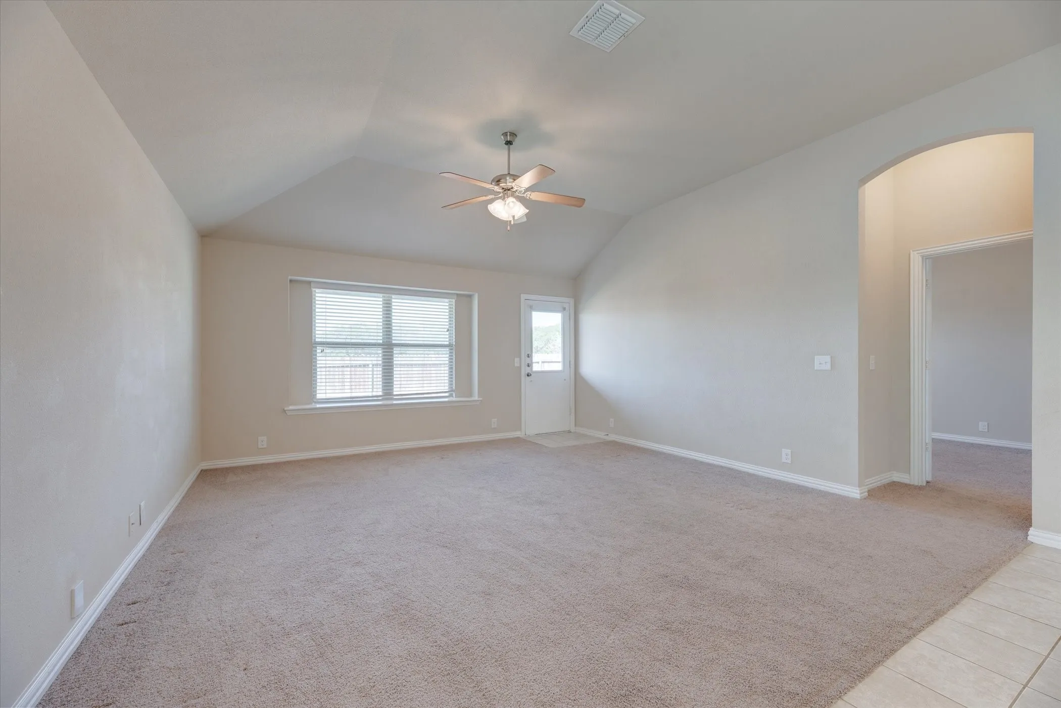 Single Family Residence For Rent in Tarrant County , 4829 Lemon Grove Drive, Fort Worth, Texas 76135, 4 Bedroom, 2 Bathroom, 2 Garage spaces, 1,968 Sqft, built in 2015, mls#21401368, Real Estate Agent in Fort Worth, Homes For Rent in Tarrant county, Homes For Rent in Fort Worth, Realtor in Fort Worth Texas, Real Estate Brokerage Independent Realty Texas, Luminita Cordes Realtor