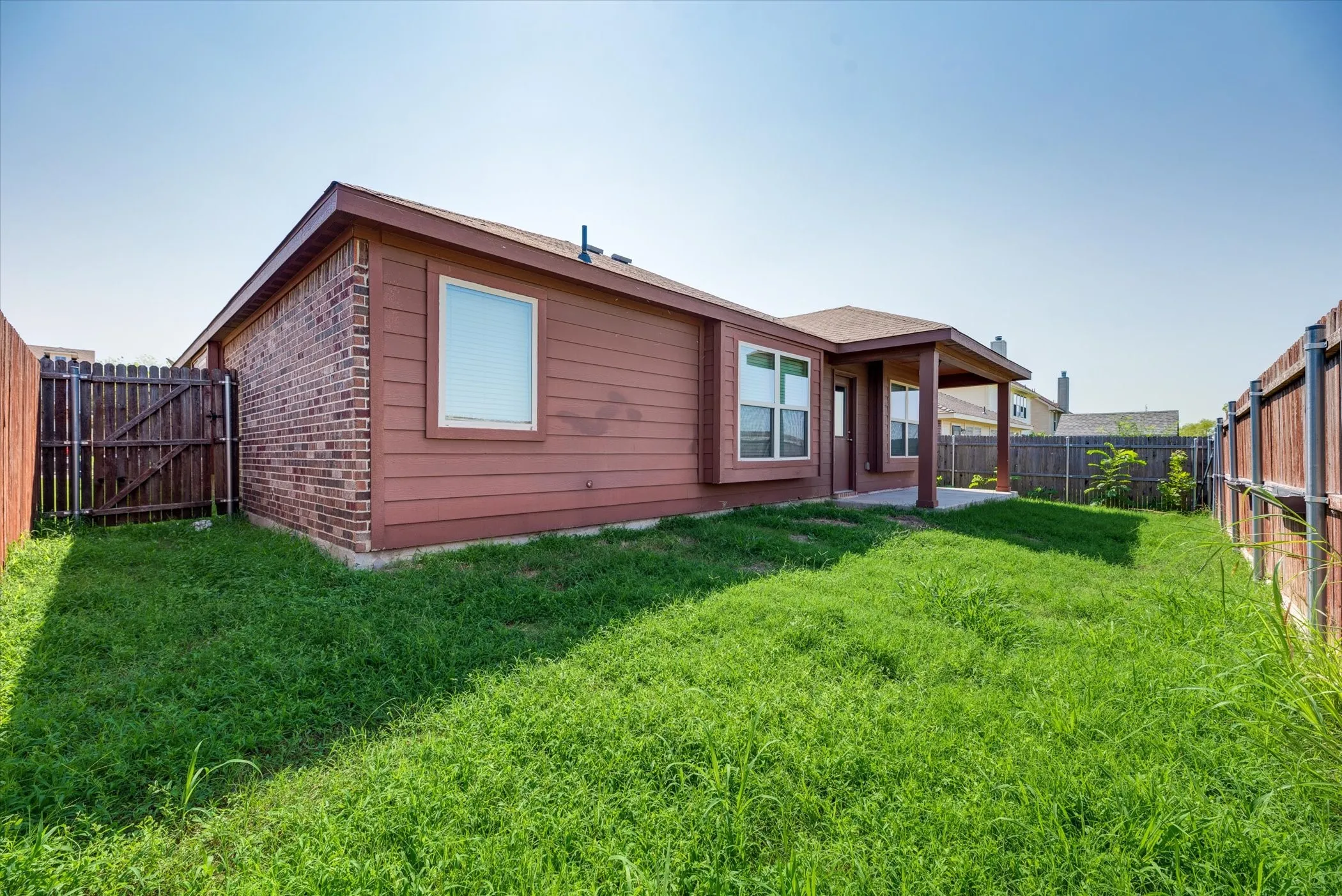 Single Family Residence For Rent in Tarrant County , 4829 Lemon Grove Drive, Fort Worth, Texas 76135, 4 Bedroom, 2 Bathroom, 2 Garage spaces, 1,968 Sqft, built in 2015, mls#21401368, Real Estate Agent in Fort Worth, Homes For Rent in Tarrant county, Homes For Rent in Fort Worth, Realtor in Fort Worth Texas, Real Estate Brokerage Independent Realty Texas, Luminita Cordes Realtor