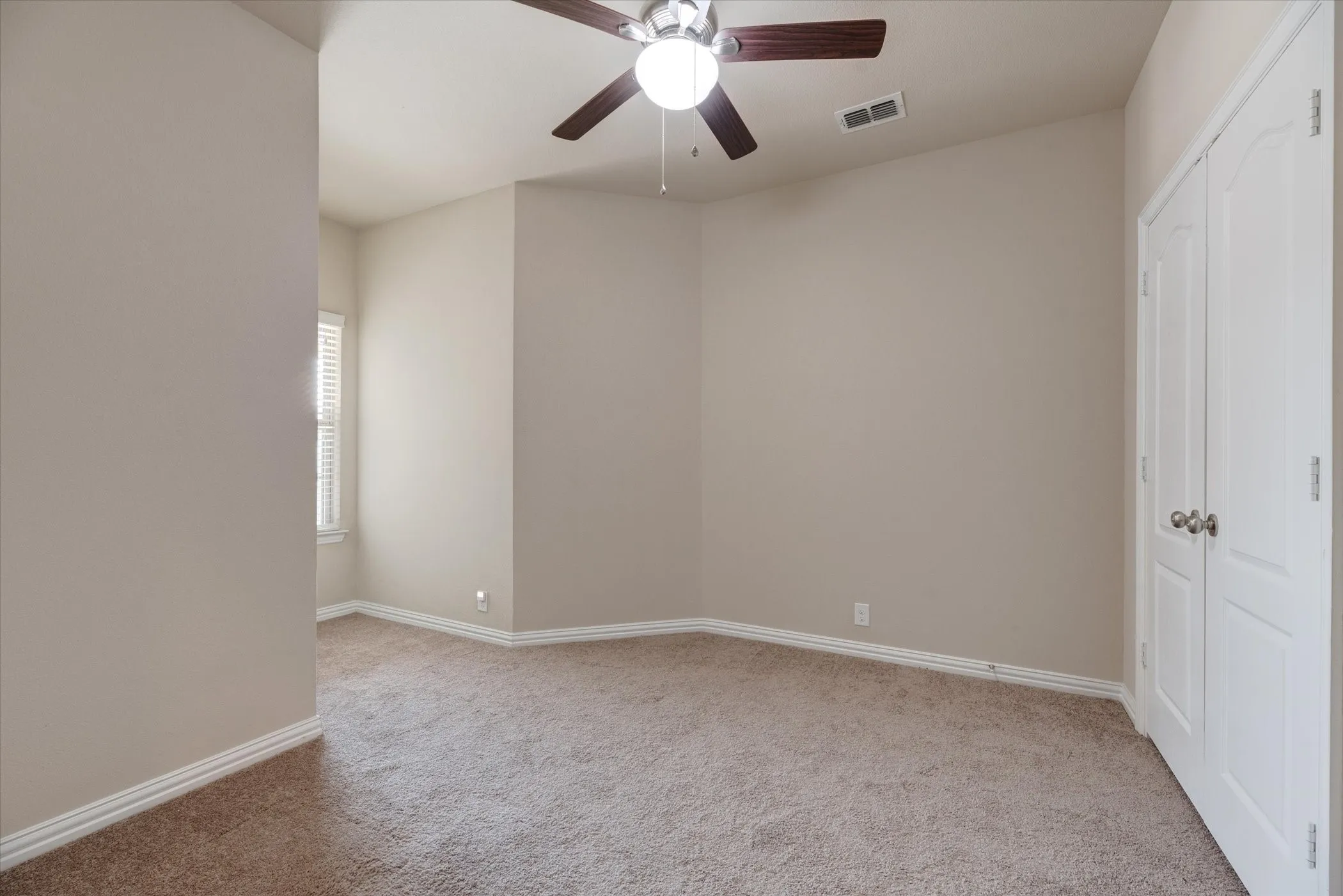 Single Family Residence For Rent in Tarrant County , 4829 Lemon Grove Drive, Fort Worth, Texas 76135, 4 Bedroom, 2 Bathroom, 2 Garage spaces, 1,968 Sqft, built in 2015, mls#21401368, Real Estate Agent in Fort Worth, Homes For Rent in Tarrant county, Homes For Rent in Fort Worth, Realtor in Fort Worth Texas, Real Estate Brokerage Independent Realty Texas, Luminita Cordes Realtor