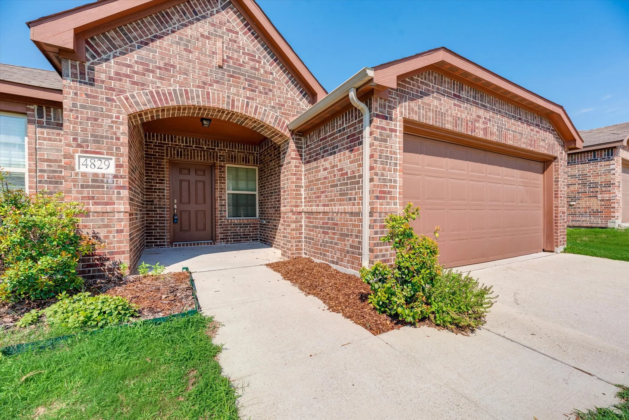 Single Family Residence For Rent in Tarrant County , 4829 Lemon Grove Drive, Fort Worth, Texas 76135, 4 Bedroom, 2 Bathroom, 2 Garage spaces, 1,968 Sqft, built in 2015, mls#21401368, Real Estate Agent in Fort Worth, Homes For Rent in Tarrant county, Homes For Rent in Fort Worth, Realtor in Fort Worth Texas, Real Estate Brokerage Independent Realty Texas, Luminita Cordes Realtor