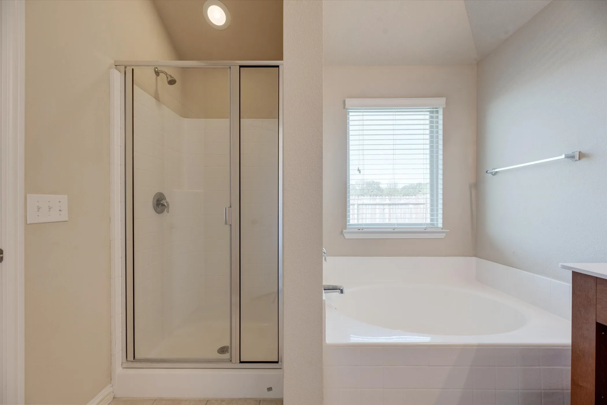 Single Family Residence For Rent in Tarrant County , 4829 Lemon Grove Drive, Fort Worth, Texas 76135, 4 Bedroom, 2 Bathroom, 2 Garage spaces, 1,968 Sqft, built in 2015, mls#21401368, Real Estate Agent in Fort Worth, Homes For Rent in Tarrant county, Homes For Rent in Fort Worth, Realtor in Fort Worth Texas, Real Estate Brokerage Independent Realty Texas, Luminita Cordes Realtor