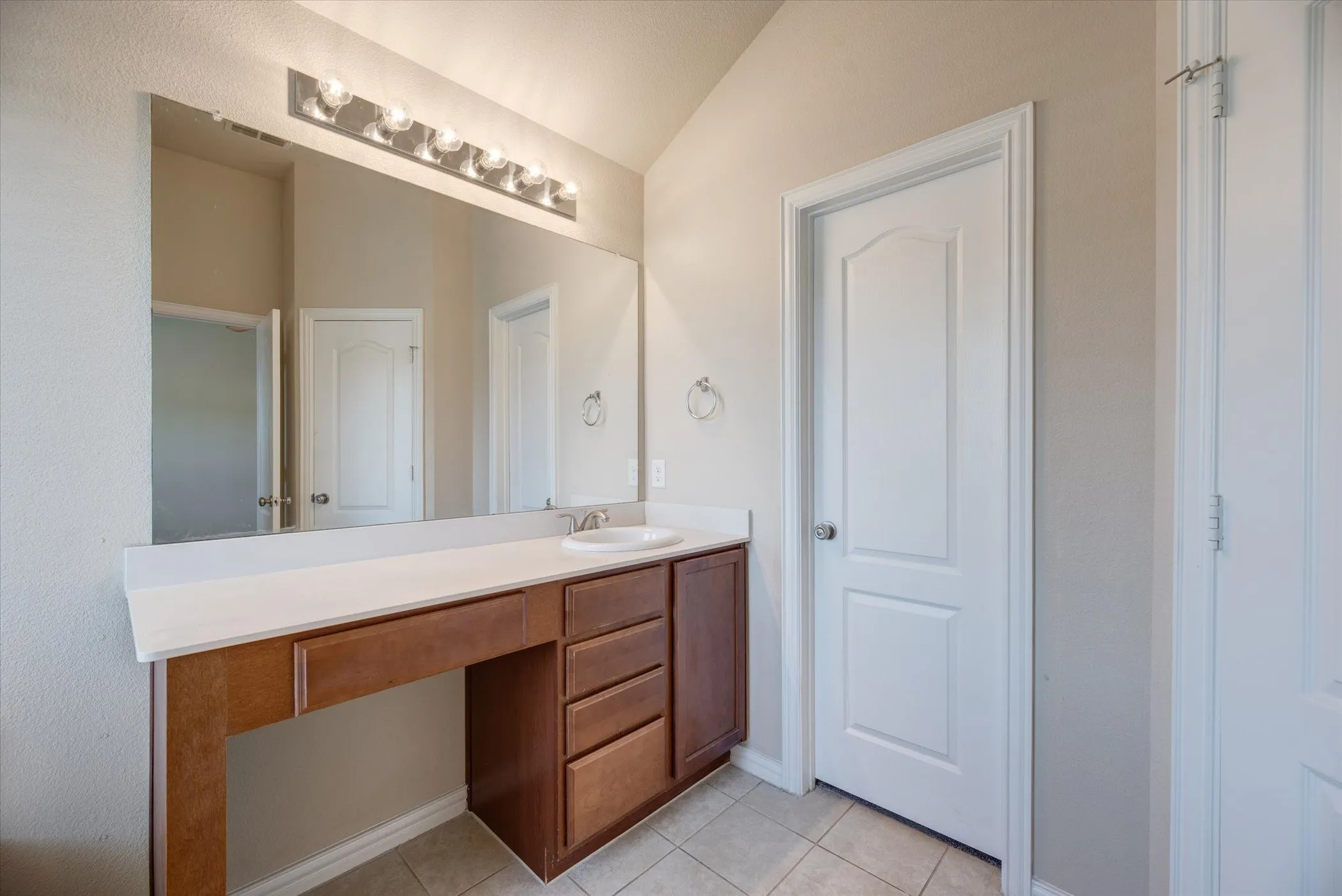 Single Family Residence For Rent in Tarrant County , 4829 Lemon Grove Drive, Fort Worth, Texas 76135, 4 Bedroom, 2 Bathroom, 2 Garage spaces, 1,968 Sqft, built in 2015, mls#21401368, Real Estate Agent in Fort Worth, Homes For Rent in Tarrant county, Homes For Rent in Fort Worth, Realtor in Fort Worth Texas, Real Estate Brokerage Independent Realty Texas, Luminita Cordes Realtor
