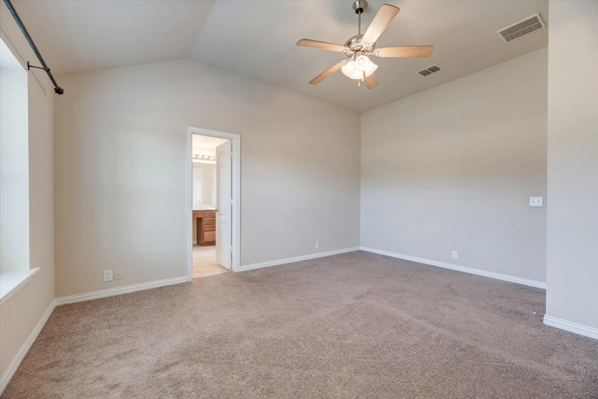 Single Family Residence For Rent in Tarrant County , 4829 Lemon Grove Drive, Fort Worth, Texas 76135, 4 Bedroom, 2 Bathroom, 2 Garage spaces, 1,968 Sqft, built in 2015, mls#21401368, Real Estate Agent in Fort Worth, Homes For Rent in Tarrant county, Homes For Rent in Fort Worth, Realtor in Fort Worth Texas, Real Estate Brokerage Independent Realty Texas, Luminita Cordes Realtor