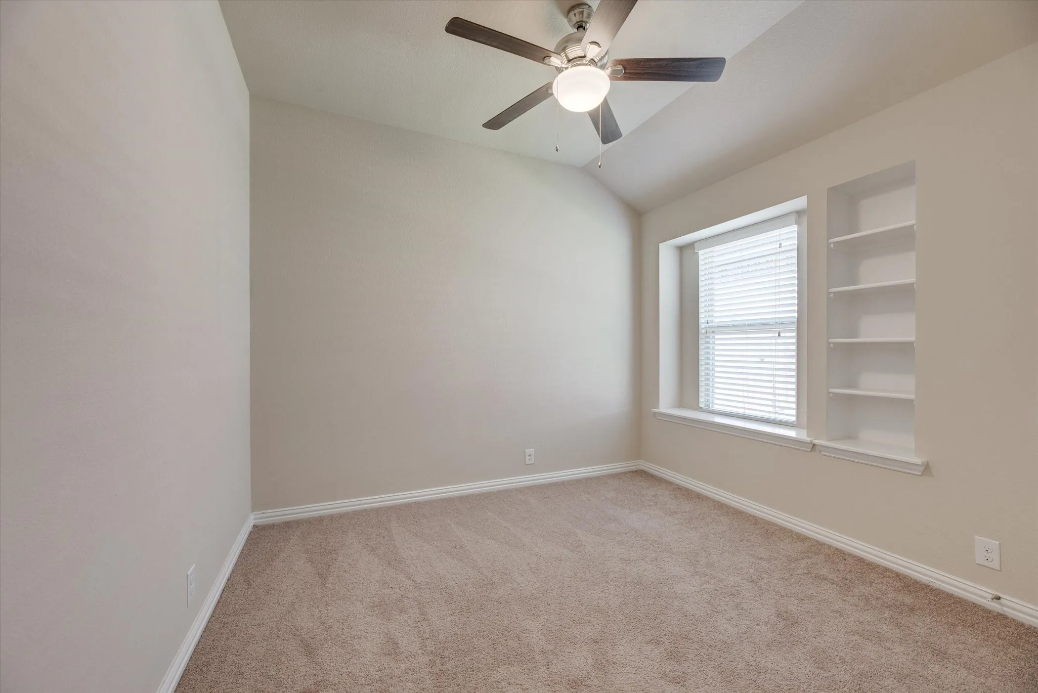 Single Family Residence For Rent in Tarrant County , 4829 Lemon Grove Drive, Fort Worth, Texas 76135, 4 Bedroom, 2 Bathroom, 2 Garage spaces, 1,968 Sqft, built in 2015, mls#21401368, Real Estate Agent in Fort Worth, Homes For Rent in Tarrant county, Homes For Rent in Fort Worth, Realtor in Fort Worth Texas, Real Estate Brokerage Independent Realty Texas, Luminita Cordes Realtor