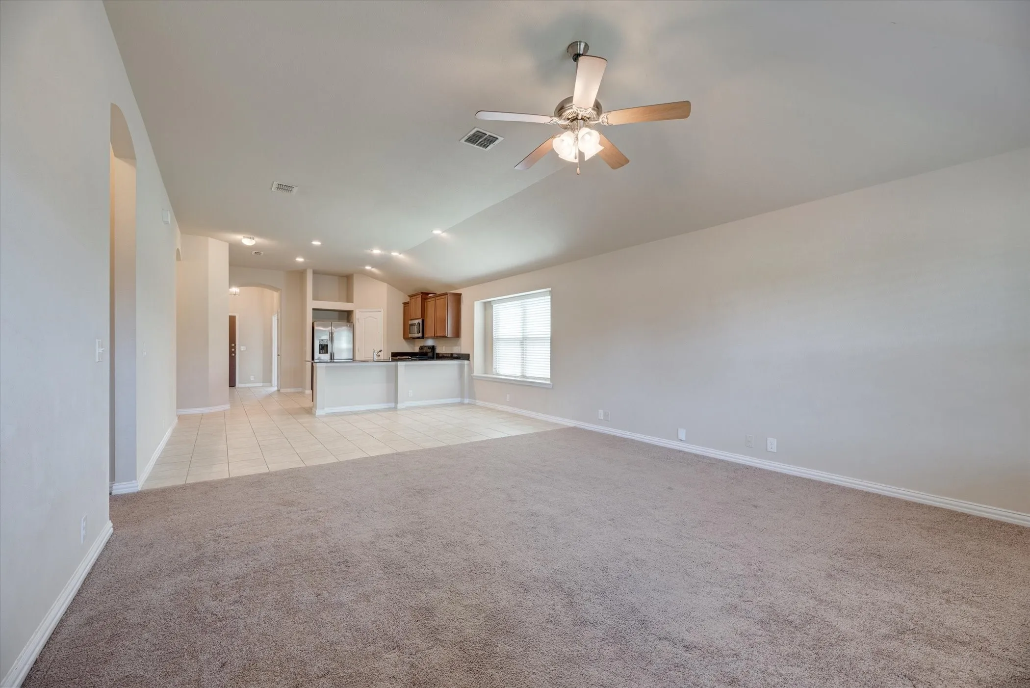 Single Family Residence For Rent in Tarrant County , 4829 Lemon Grove Drive, Fort Worth, Texas 76135, 4 Bedroom, 2 Bathroom, 2 Garage spaces, 1,968 Sqft, built in 2015, mls#21401368, Real Estate Agent in Fort Worth, Homes For Rent in Tarrant county, Homes For Rent in Fort Worth, Realtor in Fort Worth Texas, Real Estate Brokerage Independent Realty Texas, Luminita Cordes Realtor