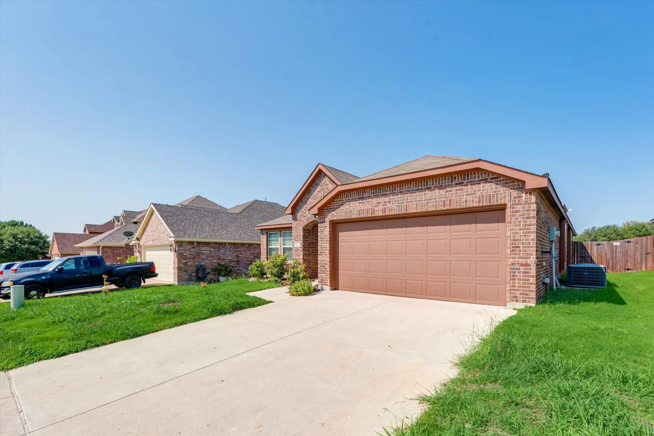 Single Family Residence For Rent in Tarrant County , 4829 Lemon Grove Drive, Fort Worth, Texas 76135, 4 Bedroom, 2 Bathroom, 2 Garage spaces, 1,968 Sqft, built in 2015, mls#21401368, Real Estate Agent in Fort Worth, Homes For Rent in Tarrant county, Homes For Rent in Fort Worth, Realtor in Fort Worth Texas, Real Estate Brokerage Independent Realty Texas, Luminita Cordes Realtor