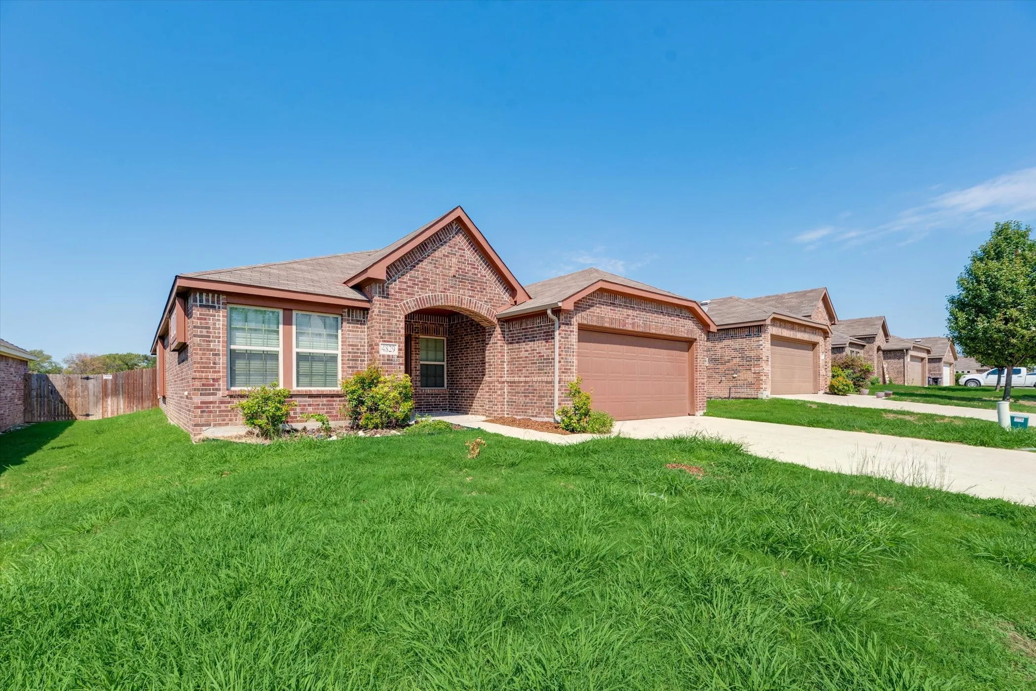 Single Family Residence For Rent in Tarrant County , 4829 Lemon Grove Drive, Fort Worth, Texas 76135, 4 Bedroom, 2 Bathroom, 2 Garage spaces, 1,968 Sqft, built in 2015, mls#21401368, Real Estate Agent in Fort Worth, Homes For Rent in Tarrant county, Homes For Rent in Fort Worth, Realtor in Fort Worth Texas, Real Estate Brokerage Independent Realty Texas, Luminita Cordes Realtor
