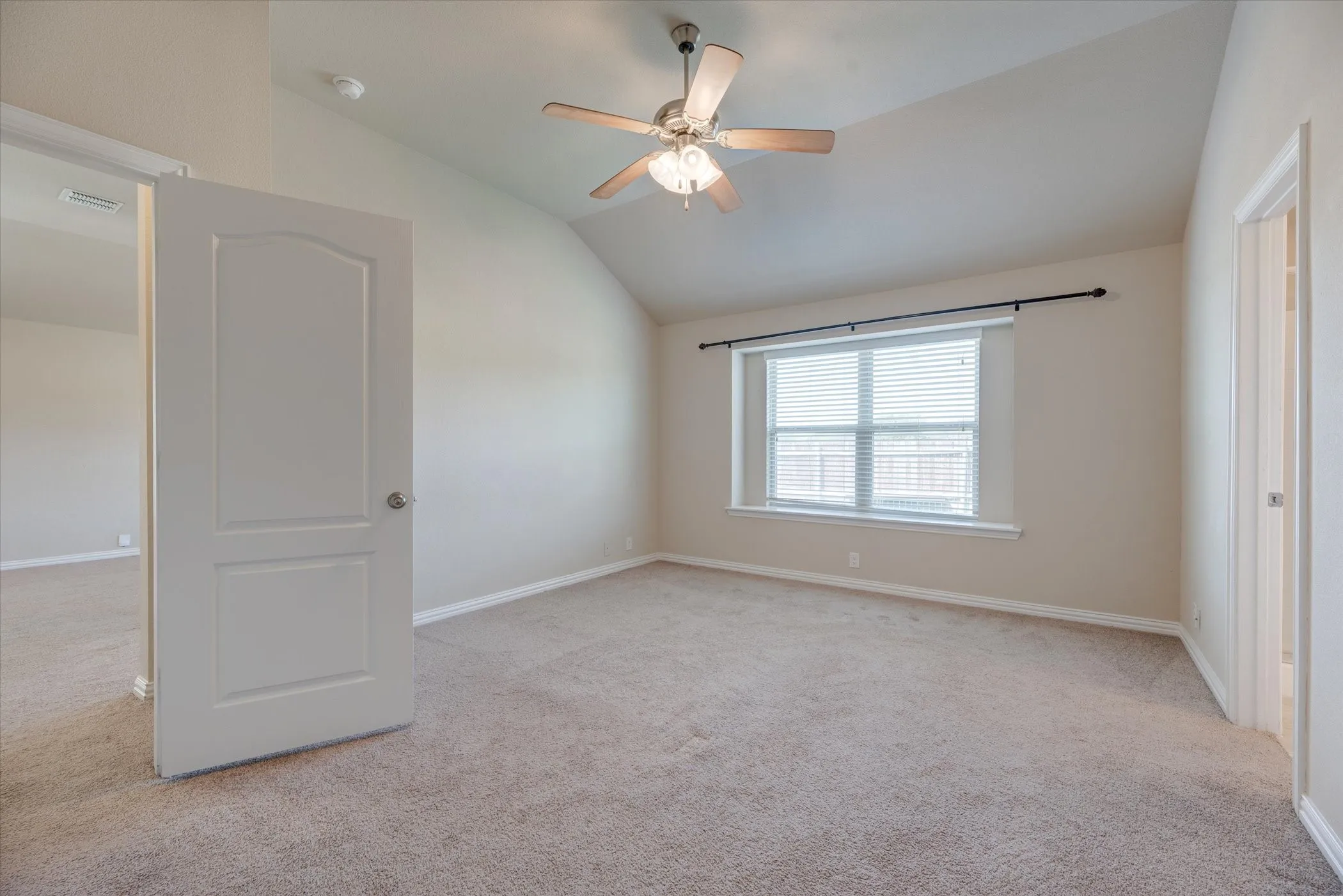 Single Family Residence For Rent in Tarrant County , 4829 Lemon Grove Drive, Fort Worth, Texas 76135, 4 Bedroom, 2 Bathroom, 2 Garage spaces, 1,968 Sqft, built in 2015, mls#21401368, Real Estate Agent in Fort Worth, Homes For Rent in Tarrant county, Homes For Rent in Fort Worth, Realtor in Fort Worth Texas, Real Estate Brokerage Independent Realty Texas, Luminita Cordes Realtor