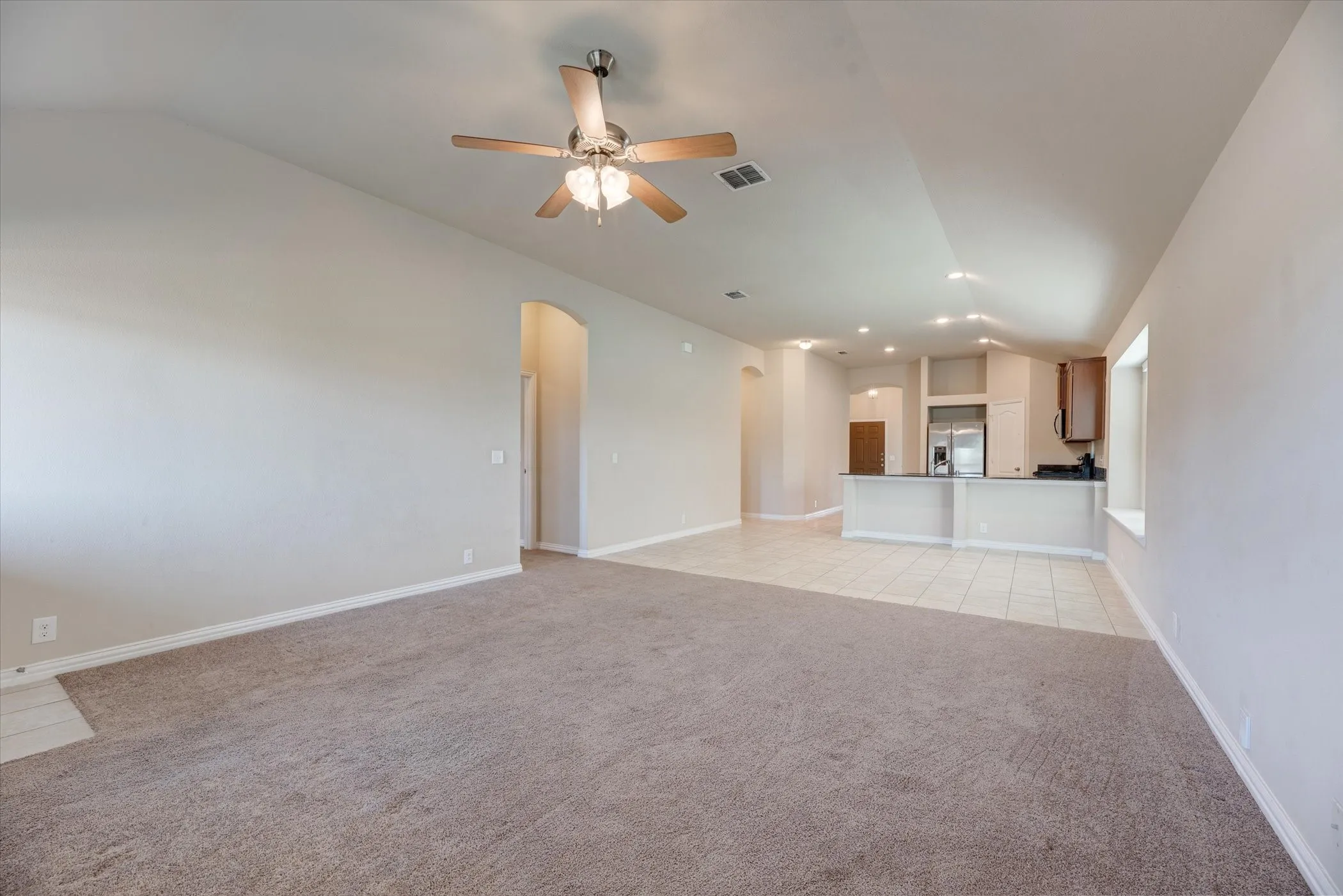 Single Family Residence For Rent in Tarrant County , 4829 Lemon Grove Drive, Fort Worth, Texas 76135, 4 Bedroom, 2 Bathroom, 2 Garage spaces, 1,968 Sqft, built in 2015, mls#21401368, Real Estate Agent in Fort Worth, Homes For Rent in Tarrant county, Homes For Rent in Fort Worth, Realtor in Fort Worth Texas, Real Estate Brokerage Independent Realty Texas, Luminita Cordes Realtor