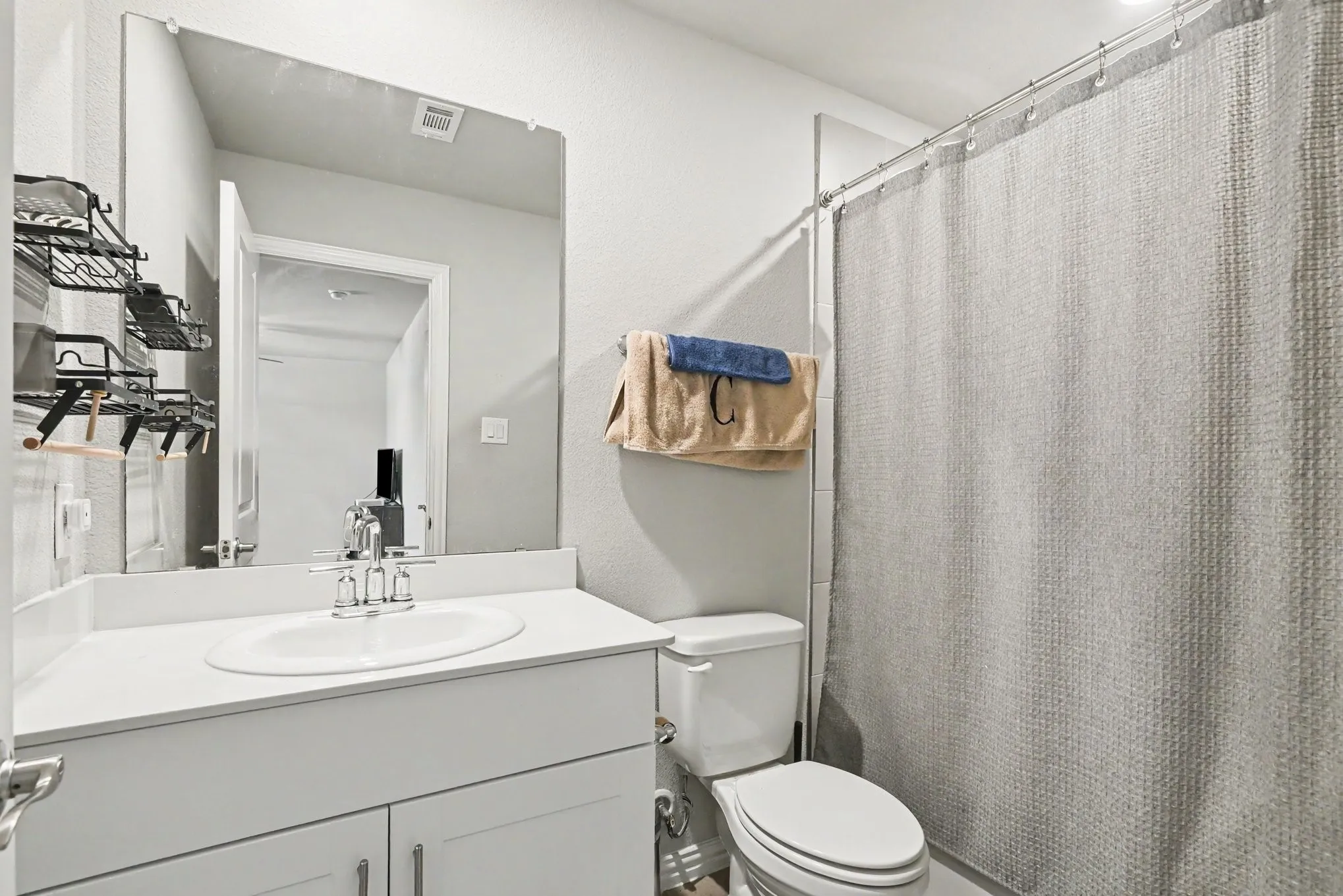 Single Family Residence For Rent in Tarrant County , 10616 Namito Street, Fort Worth, Texas 76179, 4 Bedroom, 4 Bathroom, 2 Garage spaces, 3,051 Sqft, built in 2023, mls#21401394, Real Estate Agent in Fort Worth, Homes For Rent in Tarrant county, Homes For Rent in Fort Worth, Realtor in Fort Worth Texas, Real Estate Brokerage Independent Realty Texas, Luminita Cordes Realtor