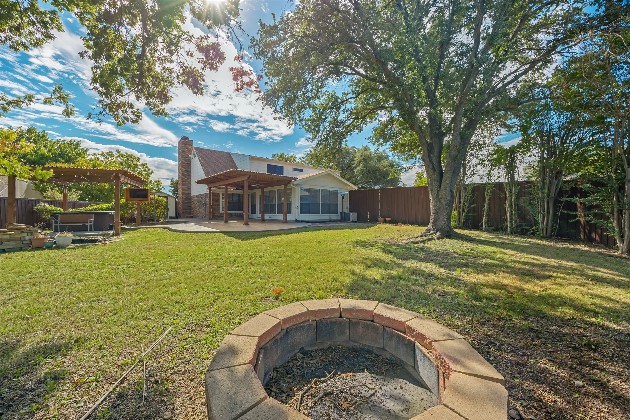 Single Family Residence For Sale in Collin County , 1505 Vera Cruz Drive, Plano, Texas 75074, 3 Bedroom, 3 Bathroom, 2 Garage spaces, 2,326 Sqft, built in 1984, mls#21384916, Real Estate Agent in Plano, Homes For Sale in Collin county, Homes For Sale in Plano, Realtor in Plano Texas, Real Estate Brokerage Independent Realty Texas, Luminita Cordes Realtor