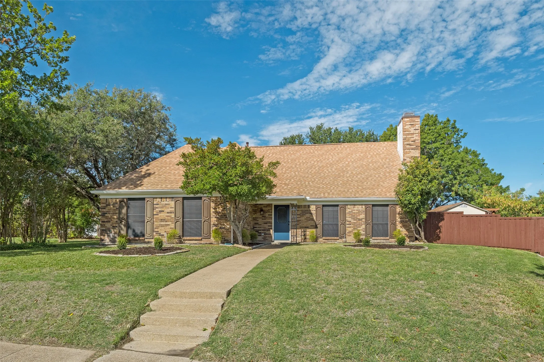 Single Family Residence For Sale in Collin County , 1505 Vera Cruz Drive, Plano, Texas 75074, 3 Bedroom, 3 Bathroom, 2 Garage spaces, 2,326 Sqft, built in 1984, mls#21384916, Real Estate Agent in Plano, Homes For Sale in Collin county, Homes For Sale in Plano, Realtor in Plano Texas, Real Estate Brokerage Independent Realty Texas, Luminita Cordes Realtor