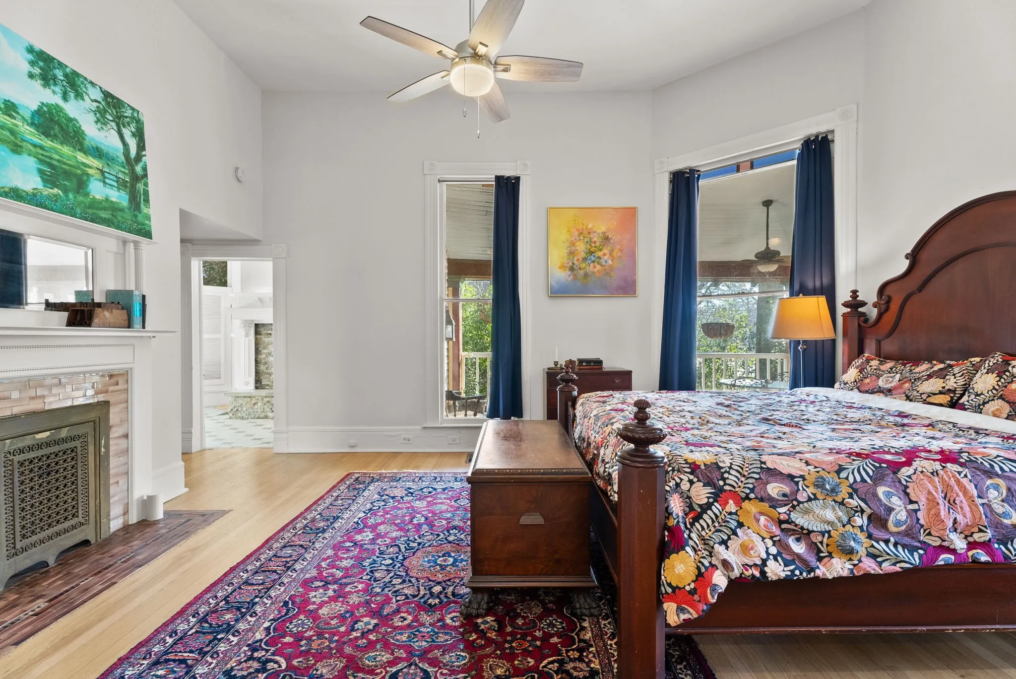 Single Family Residence For Sale in Smith County , 911 W Houston, Tyler, Texas 75702, 3 Bedroom, 2 Bathroom, Garage spaces, 3,360 Sqft, built in 1900, mls#21396548, Real Estate Agent in Tyler, Homes For Sale in Smith county, Homes For Sale in Tyler, Realtor in Tyler Texas, Real Estate Brokerage Independent Realty Texas, Luminita Cordes Realtor