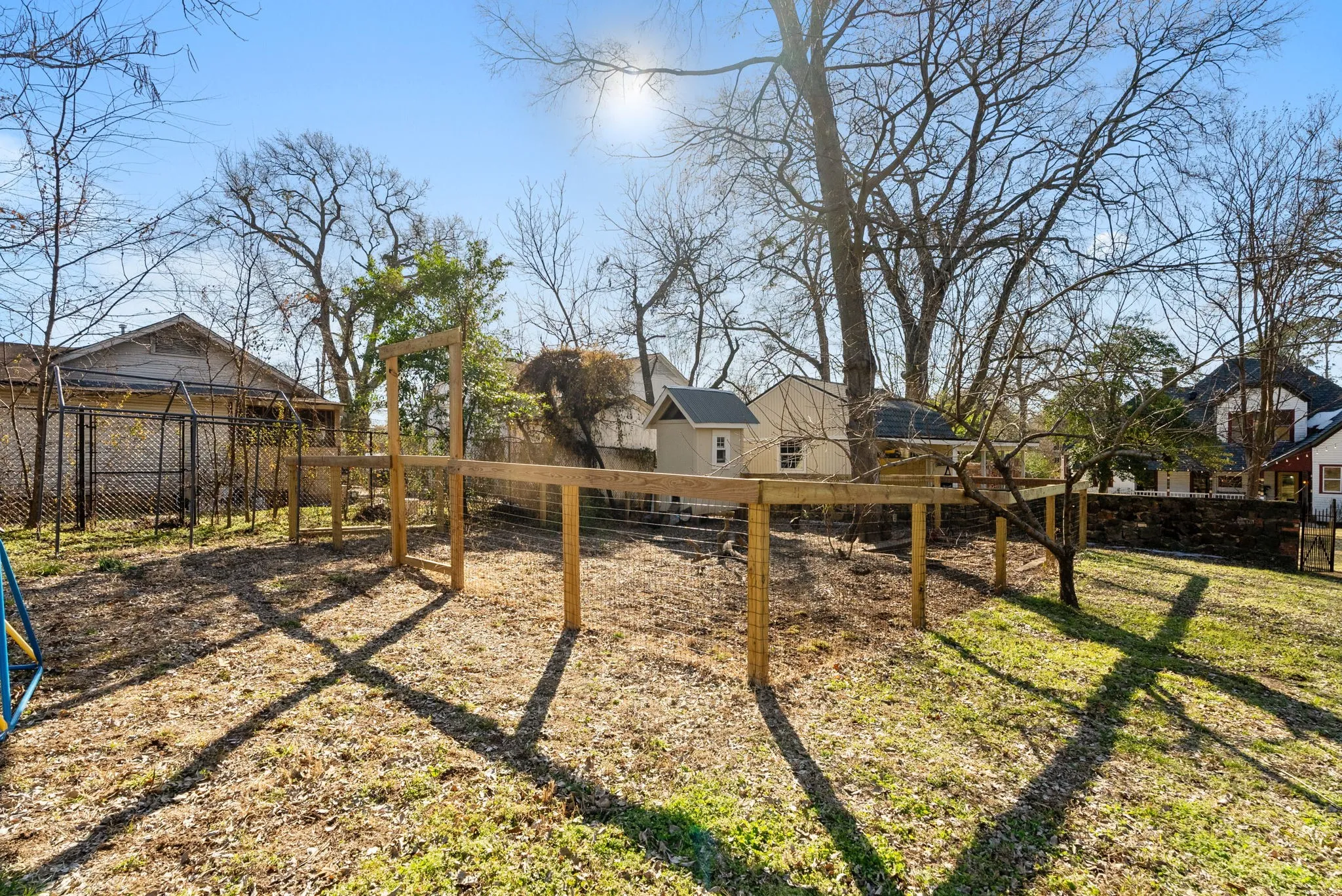 Single Family Residence For Sale in Smith County , 911 W Houston, Tyler, Texas 75702, 3 Bedroom, 2 Bathroom, Garage spaces, 3,360 Sqft, built in 1900, mls#21396548, Real Estate Agent in Tyler, Homes For Sale in Smith county, Homes For Sale in Tyler, Realtor in Tyler Texas, Real Estate Brokerage Independent Realty Texas, Luminita Cordes Realtor