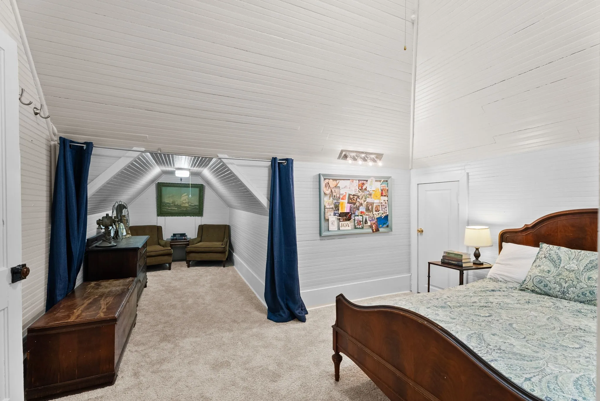 Single Family Residence For Sale in Smith County , 911 W Houston, Tyler, Texas 75702, 3 Bedroom, 2 Bathroom, Garage spaces, 3,360 Sqft, built in 1900, mls#21396548, Real Estate Agent in Tyler, Homes For Sale in Smith county, Homes For Sale in Tyler, Realtor in Tyler Texas, Real Estate Brokerage Independent Realty Texas, Luminita Cordes Realtor