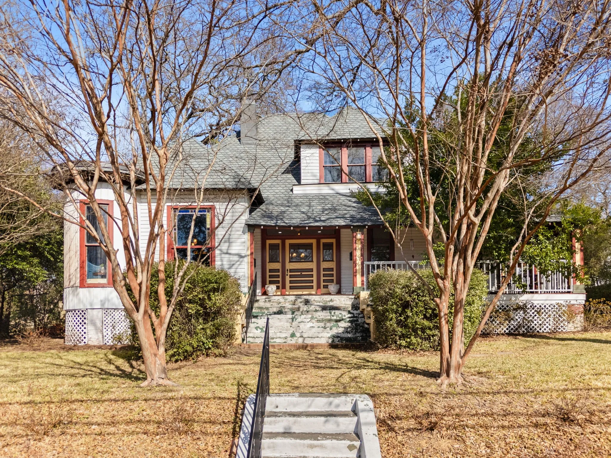 Single Family Residence For Sale in Smith County , 911 W Houston, Tyler, Texas 75702, 3 Bedroom, 2 Bathroom, Garage spaces, 3,360 Sqft, built in 1900, mls#21396548, Real Estate Agent in Tyler, Homes For Sale in Smith county, Homes For Sale in Tyler, Realtor in Tyler Texas, Real Estate Brokerage Independent Realty Texas, Luminita Cordes Realtor