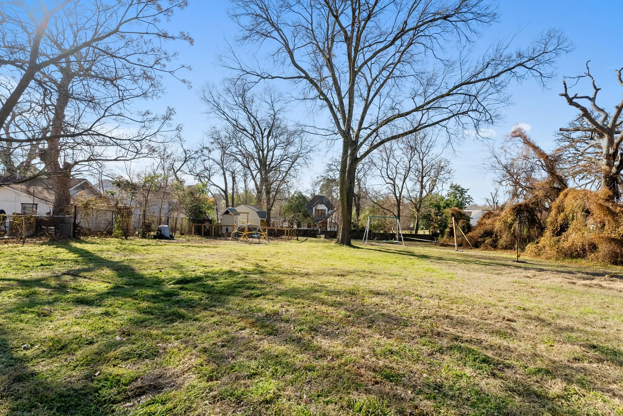 Single Family Residence For Sale in Smith County , 911 W Houston, Tyler, Texas 75702, 3 Bedroom, 2 Bathroom, Garage spaces, 3,360 Sqft, built in 1900, mls#21396548, Real Estate Agent in Tyler, Homes For Sale in Smith county, Homes For Sale in Tyler, Realtor in Tyler Texas, Real Estate Brokerage Independent Realty Texas, Luminita Cordes Realtor