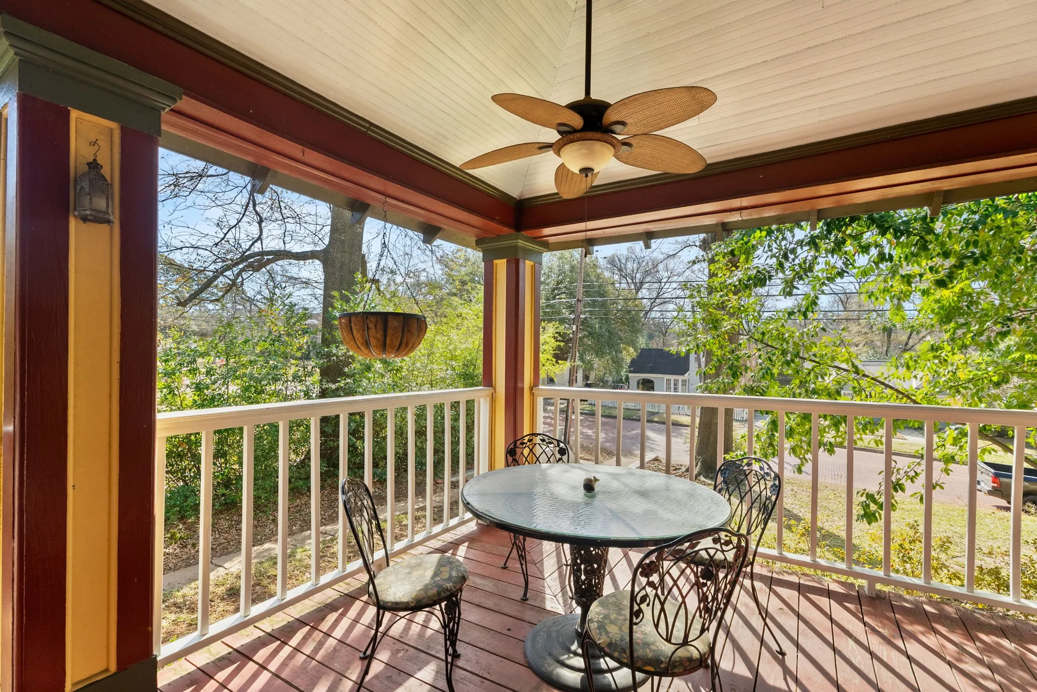 Single Family Residence For Sale in Smith County , 911 W Houston, Tyler, Texas 75702, 3 Bedroom, 2 Bathroom, Garage spaces, 3,360 Sqft, built in 1900, mls#21396548, Real Estate Agent in Tyler, Homes For Sale in Smith county, Homes For Sale in Tyler, Realtor in Tyler Texas, Real Estate Brokerage Independent Realty Texas, Luminita Cordes Realtor