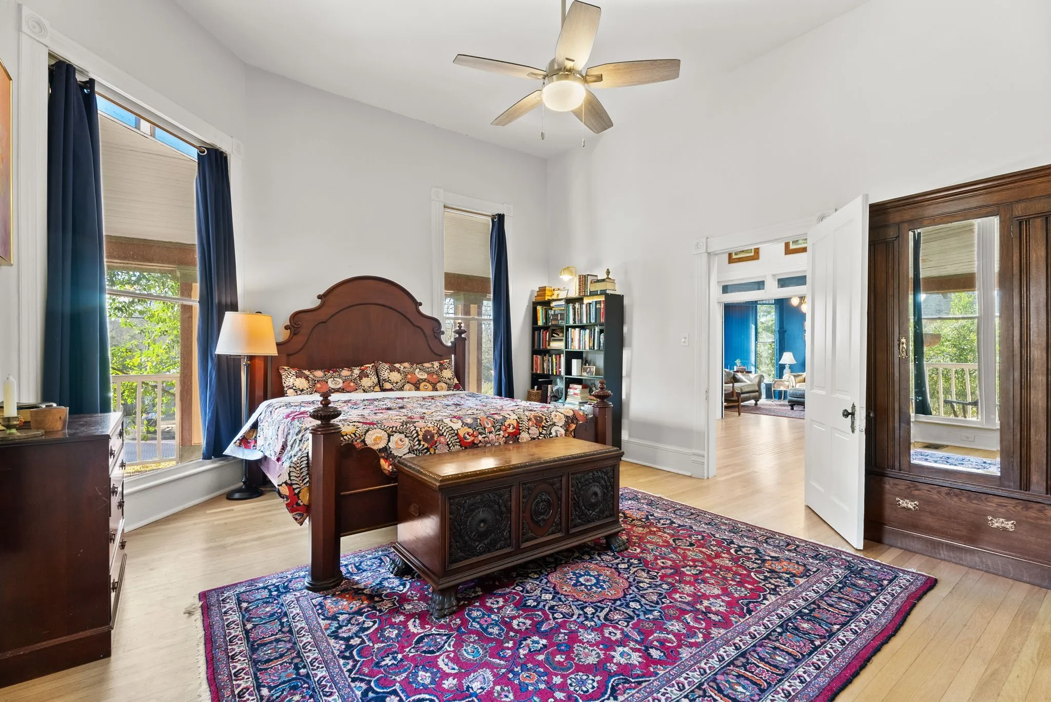 Single Family Residence For Sale in Smith County , 911 W Houston, Tyler, Texas 75702, 3 Bedroom, 2 Bathroom, Garage spaces, 3,360 Sqft, built in 1900, mls#21396548, Real Estate Agent in Tyler, Homes For Sale in Smith county, Homes For Sale in Tyler, Realtor in Tyler Texas, Real Estate Brokerage Independent Realty Texas, Luminita Cordes Realtor