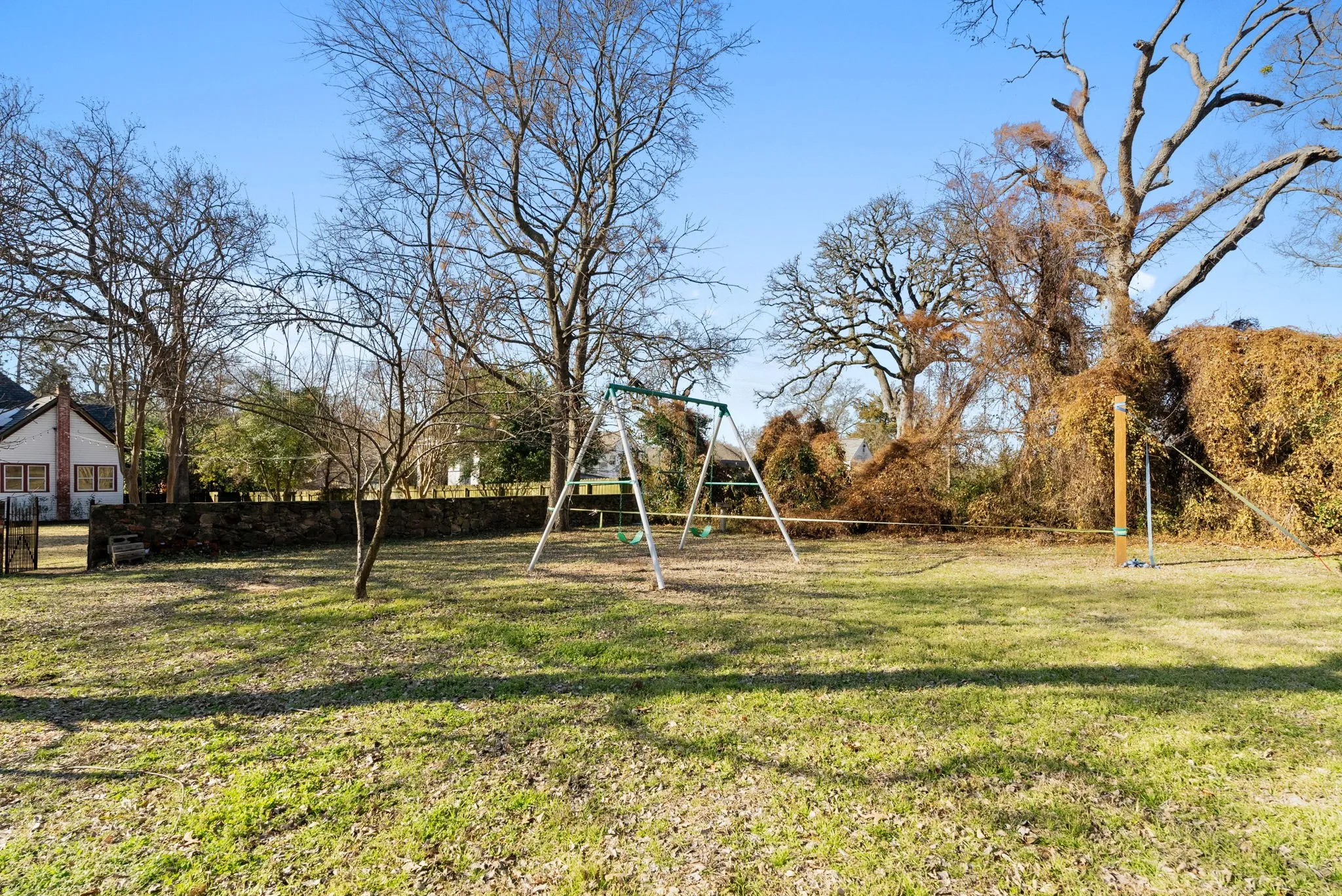 Single Family Residence For Sale in Smith County , 911 W Houston, Tyler, Texas 75702, 3 Bedroom, 2 Bathroom, Garage spaces, 3,360 Sqft, built in 1900, mls#21396548, Real Estate Agent in Tyler, Homes For Sale in Smith county, Homes For Sale in Tyler, Realtor in Tyler Texas, Real Estate Brokerage Independent Realty Texas, Luminita Cordes Realtor