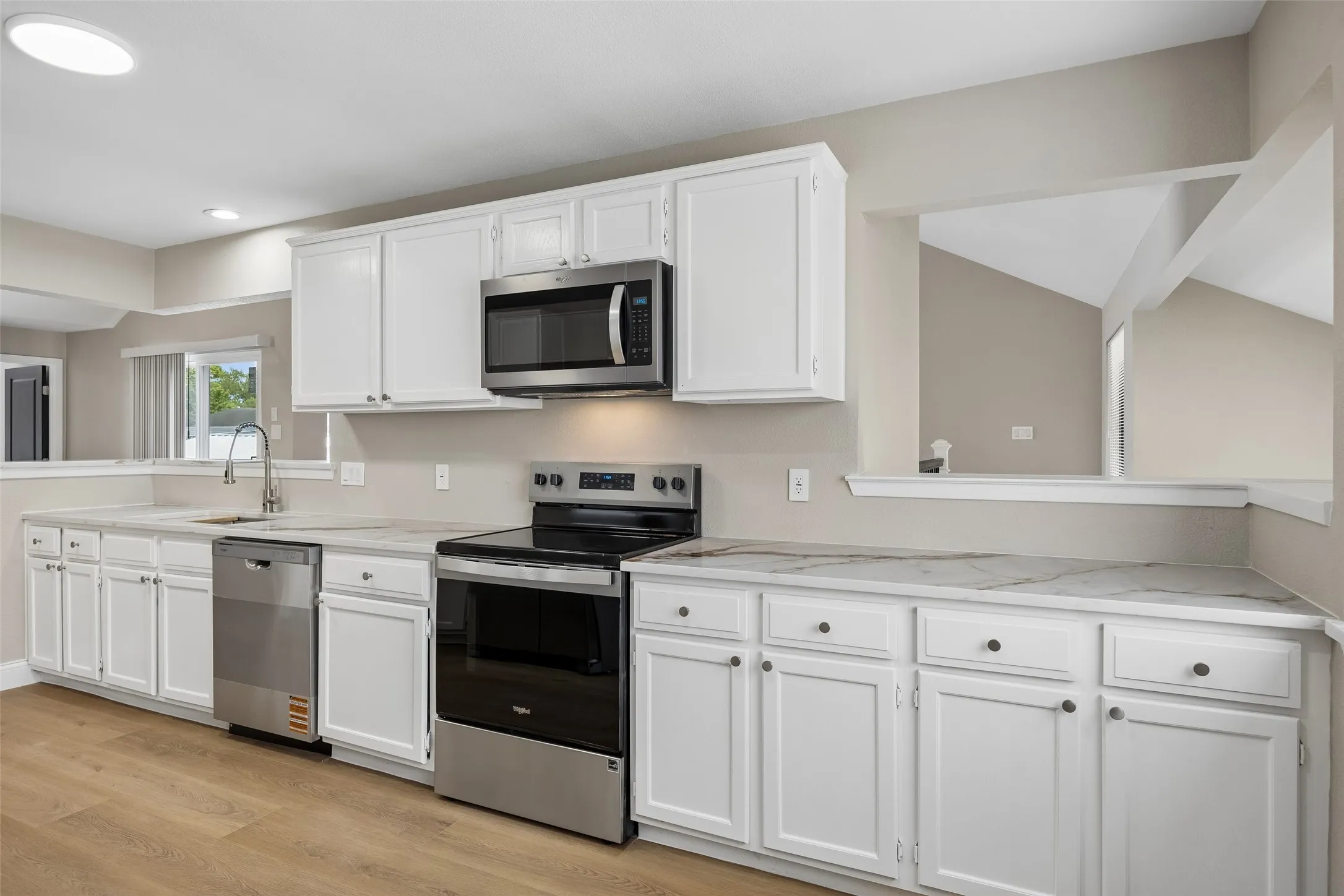 Single Family Residence For Sale in Dallas County , 1717 Palo Alto Drive, Mesquite, Texas 75150, 3 Bedroom, 2 Bathroom, 2 Garage spaces, 1,899 Sqft, built in 1989, mls#21401300, Real Estate Agent in Mesquite, Homes For Sale in Dallas county, Homes For Sale in Mesquite, Realtor in Mesquite Texas, Real Estate Brokerage Independent Realty Texas, Luminita Cordes Realtor