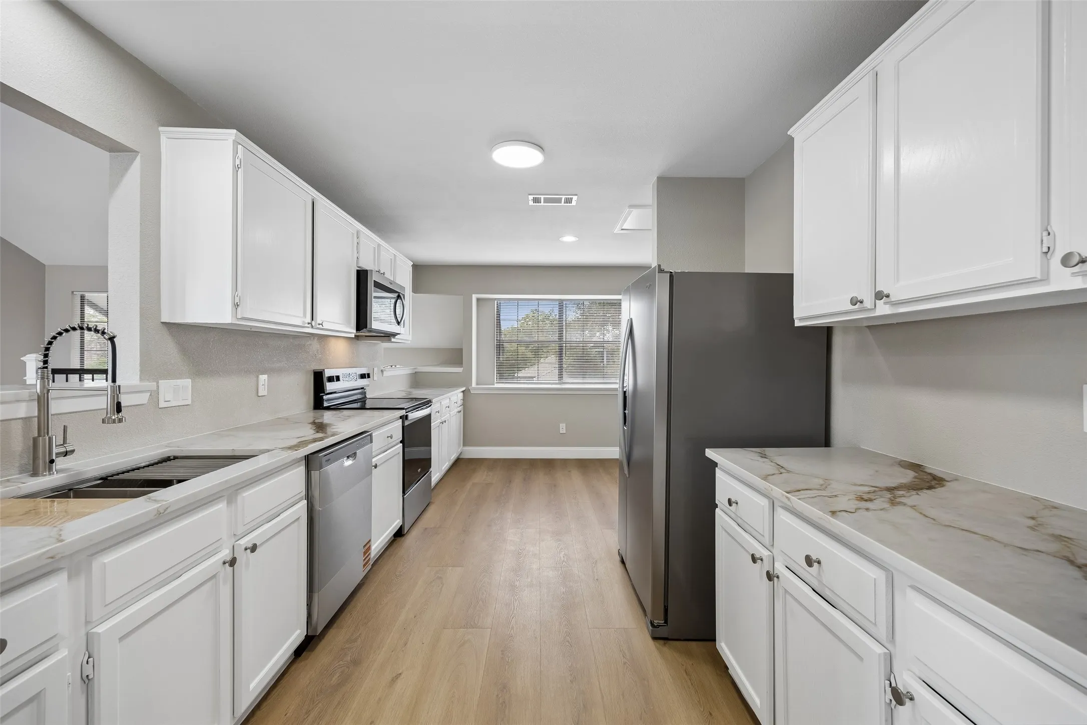 Single Family Residence For Sale in Dallas County , 1717 Palo Alto Drive, Mesquite, Texas 75150, 3 Bedroom, 2 Bathroom, 2 Garage spaces, 1,899 Sqft, built in 1989, mls#21401300, Real Estate Agent in Mesquite, Homes For Sale in Dallas county, Homes For Sale in Mesquite, Realtor in Mesquite Texas, Real Estate Brokerage Independent Realty Texas, Luminita Cordes Realtor