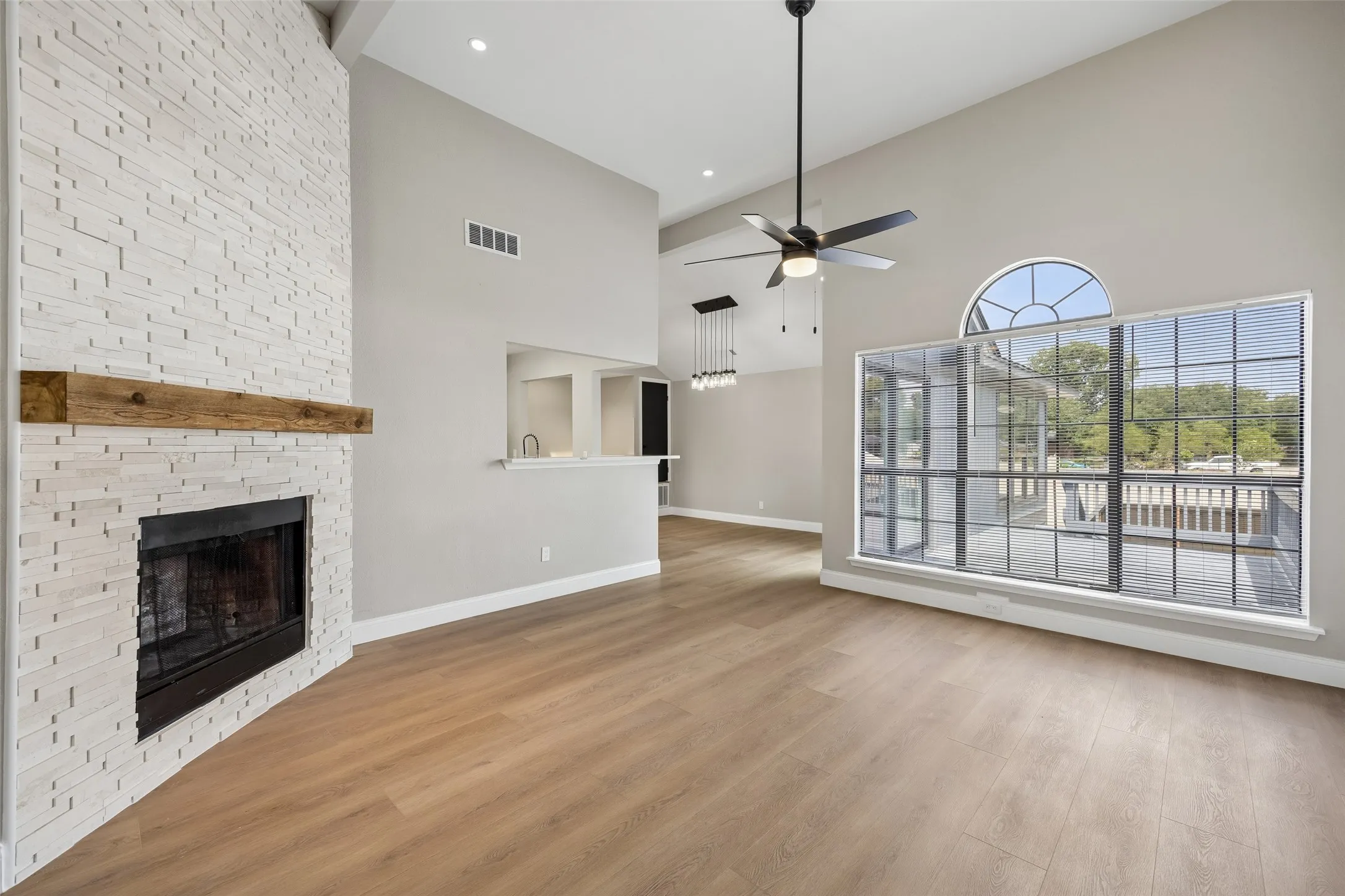 Single Family Residence For Sale in Dallas County , 1717 Palo Alto Drive, Mesquite, Texas 75150, 3 Bedroom, 2 Bathroom, 2 Garage spaces, 1,899 Sqft, built in 1989, mls#21401300, Real Estate Agent in Mesquite, Homes For Sale in Dallas county, Homes For Sale in Mesquite, Realtor in Mesquite Texas, Real Estate Brokerage Independent Realty Texas, Luminita Cordes Realtor