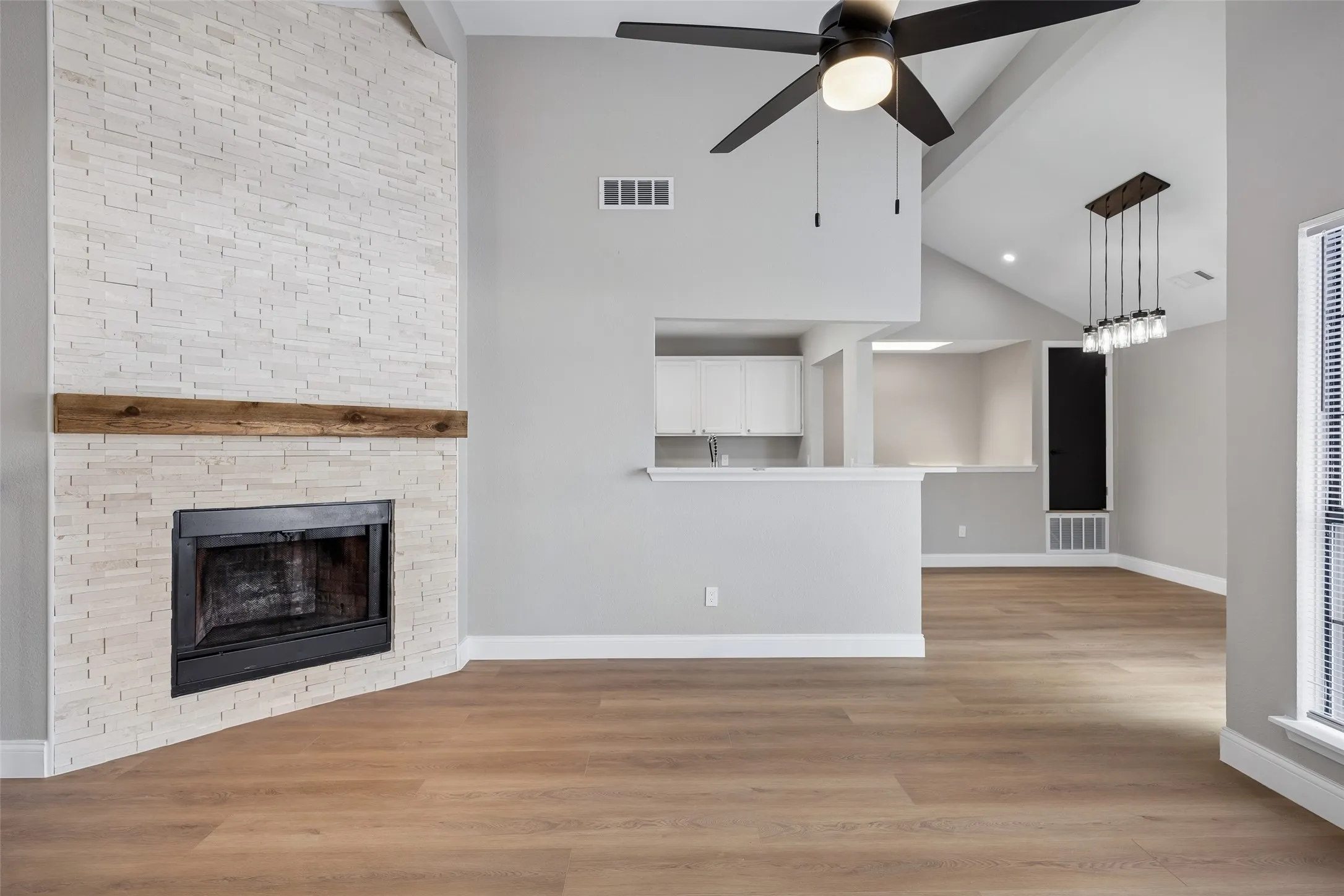 Single Family Residence For Sale in Dallas County , 1717 Palo Alto Drive, Mesquite, Texas 75150, 3 Bedroom, 2 Bathroom, 2 Garage spaces, 1,899 Sqft, built in 1989, mls#21401300, Real Estate Agent in Mesquite, Homes For Sale in Dallas county, Homes For Sale in Mesquite, Realtor in Mesquite Texas, Real Estate Brokerage Independent Realty Texas, Luminita Cordes Realtor