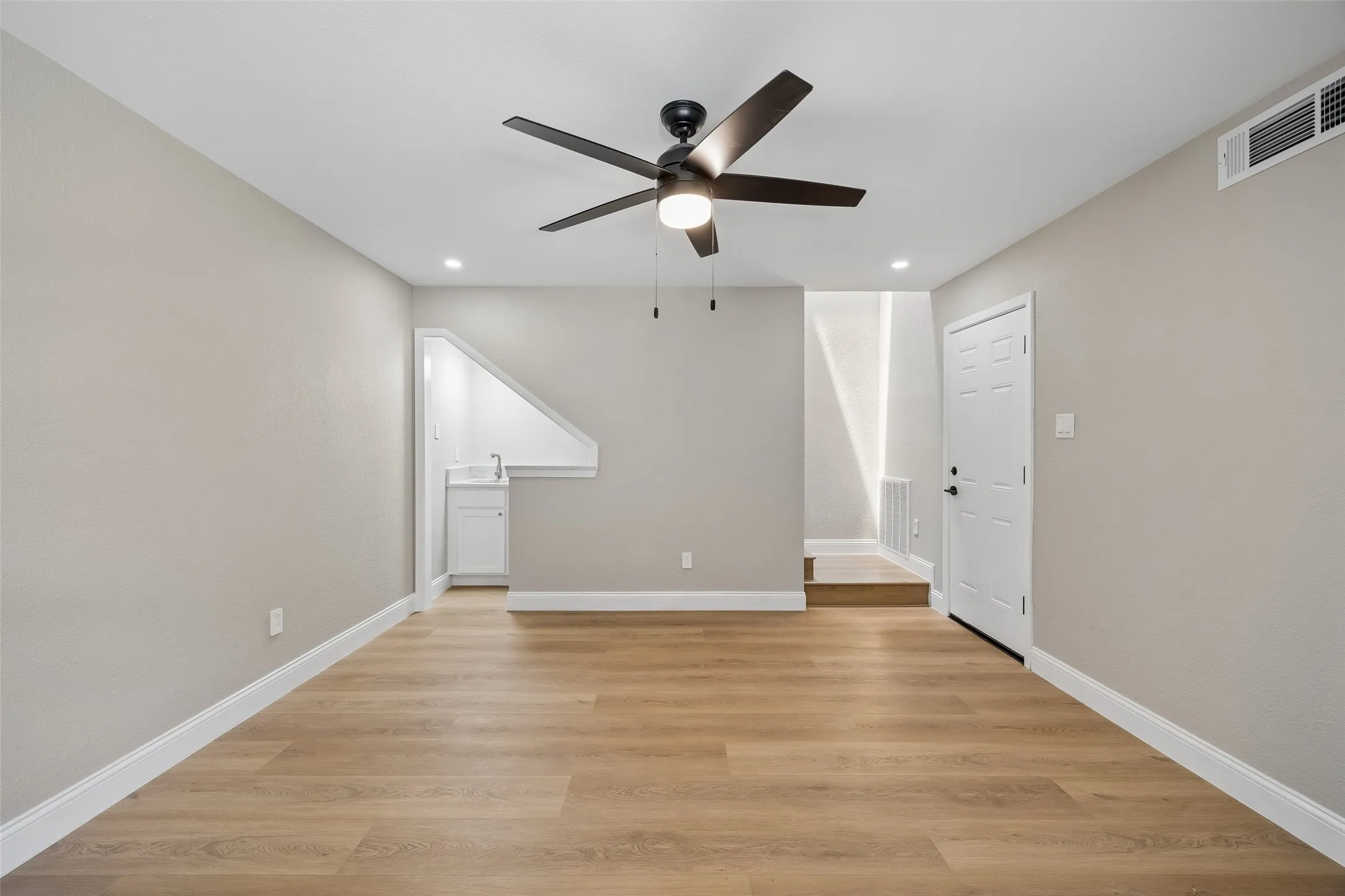 Single Family Residence For Sale in Dallas County , 1717 Palo Alto Drive, Mesquite, Texas 75150, 3 Bedroom, 2 Bathroom, 2 Garage spaces, 1,899 Sqft, built in 1989, mls#21401300, Real Estate Agent in Mesquite, Homes For Sale in Dallas county, Homes For Sale in Mesquite, Realtor in Mesquite Texas, Real Estate Brokerage Independent Realty Texas, Luminita Cordes Realtor