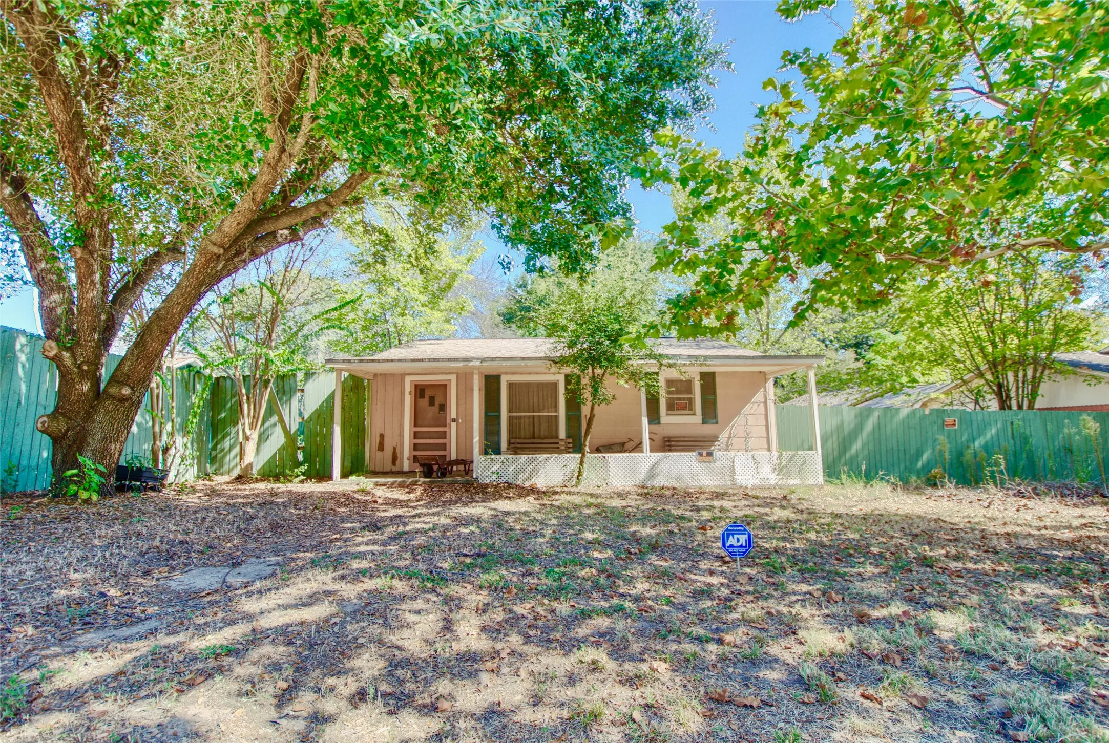 Single Family Residence For Sale in Freestone County , 819 Pecan Street, Teague, Texas 75860, 3 Bedroom, 1 Bathroom, Garage spaces, 2,798 Sqft, built in 1971, mls#21376470, Real Estate Agent in Teague, Homes For Sale in Freestone county, Homes For Sale in Teague, Realtor in Teague Texas, Real Estate Brokerage Independent Realty Texas, Luminita Cordes Realtor