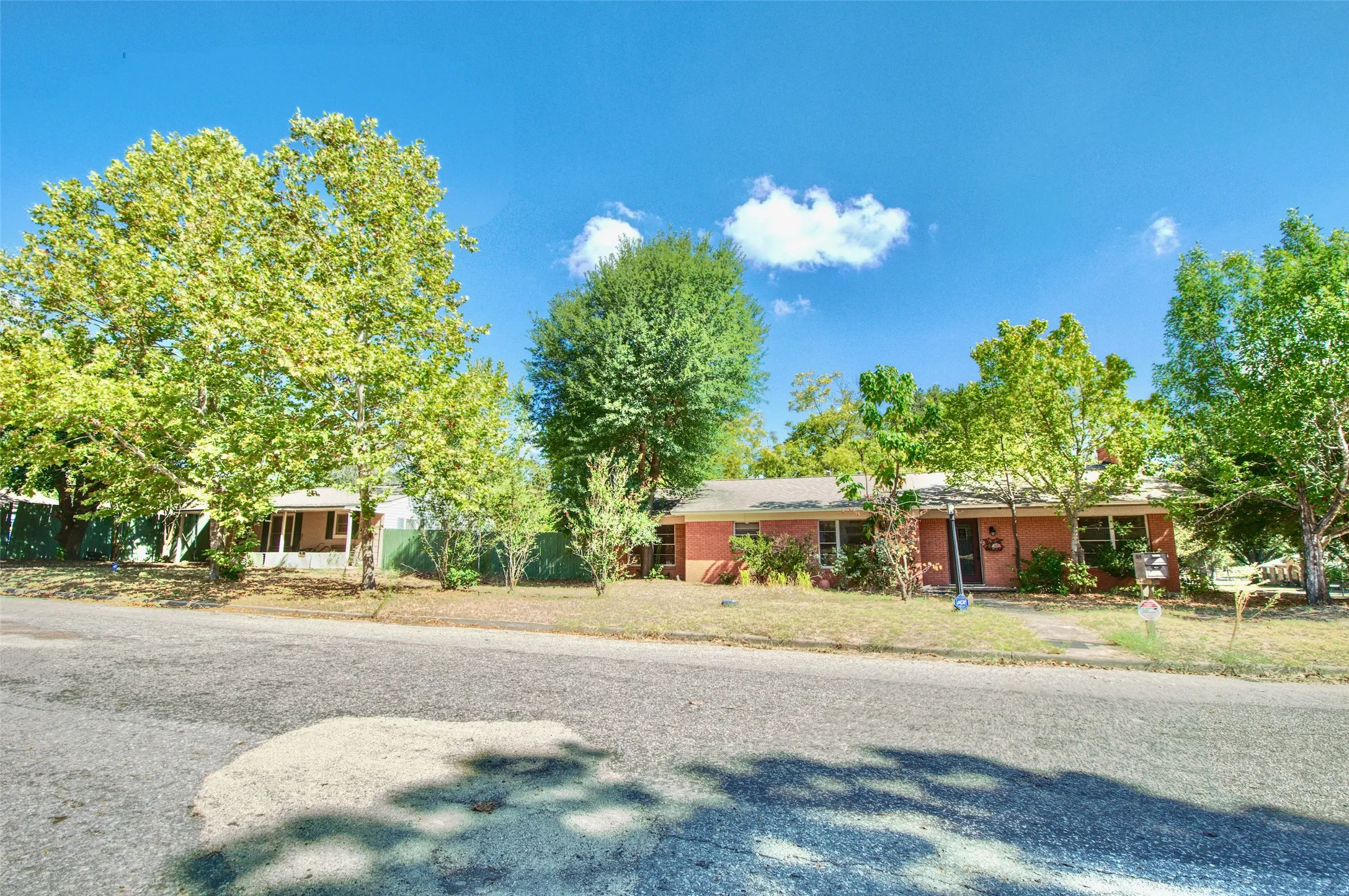 Single Family Residence For Sale in Freestone County , 819 Pecan Street, Teague, Texas 75860, 3 Bedroom, 1 Bathroom, Garage spaces, 2,798 Sqft, built in 1971, mls#21376470, Real Estate Agent in Teague, Homes For Sale in Freestone county, Homes For Sale in Teague, Realtor in Teague Texas, Real Estate Brokerage Independent Realty Texas, Luminita Cordes Realtor