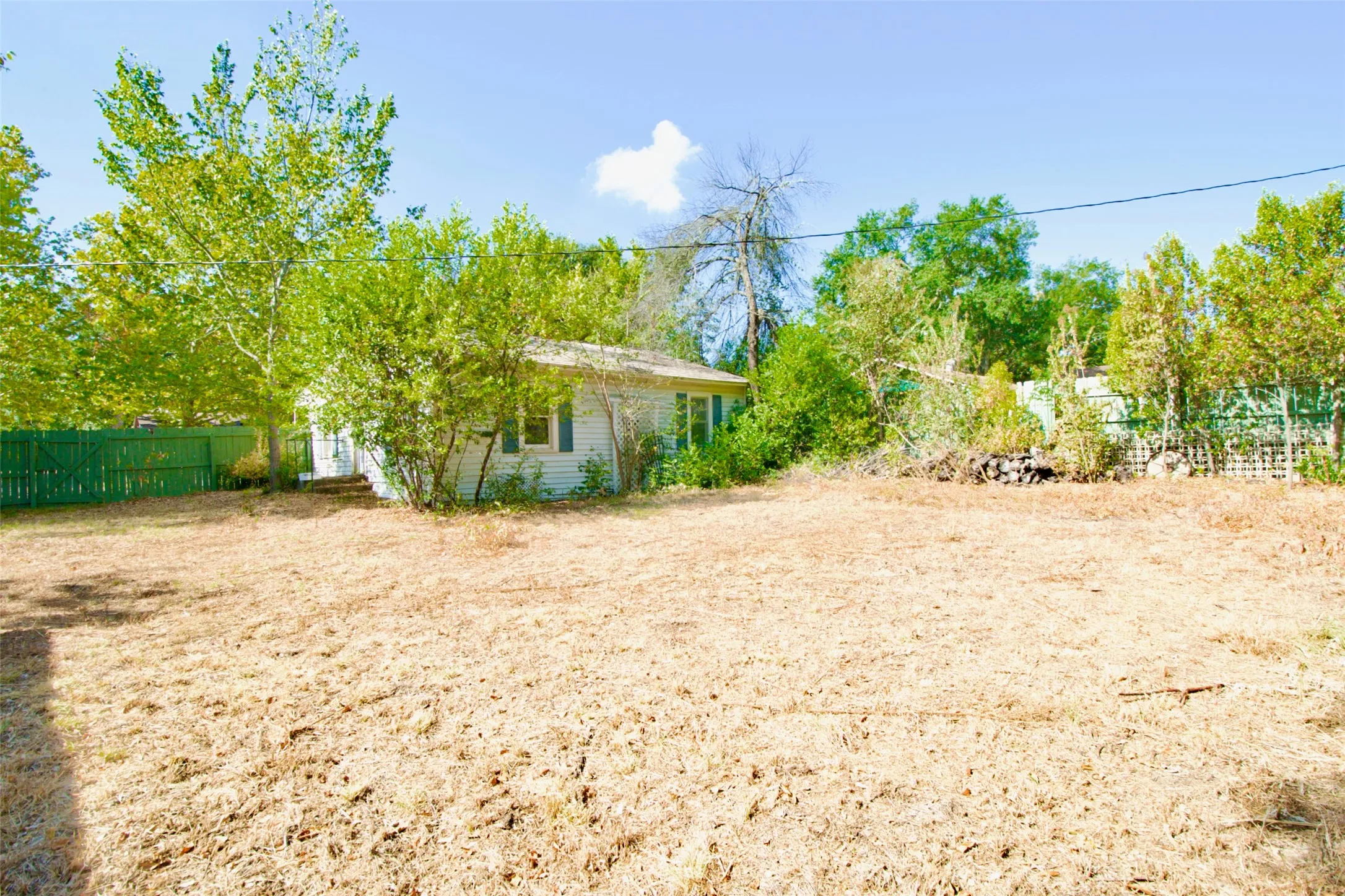 Single Family Residence For Sale in Freestone County , 819 Pecan Street, Teague, Texas 75860, 3 Bedroom, 1 Bathroom, Garage spaces, 2,798 Sqft, built in 1971, mls#21376470, Real Estate Agent in Teague, Homes For Sale in Freestone county, Homes For Sale in Teague, Realtor in Teague Texas, Real Estate Brokerage Independent Realty Texas, Luminita Cordes Realtor