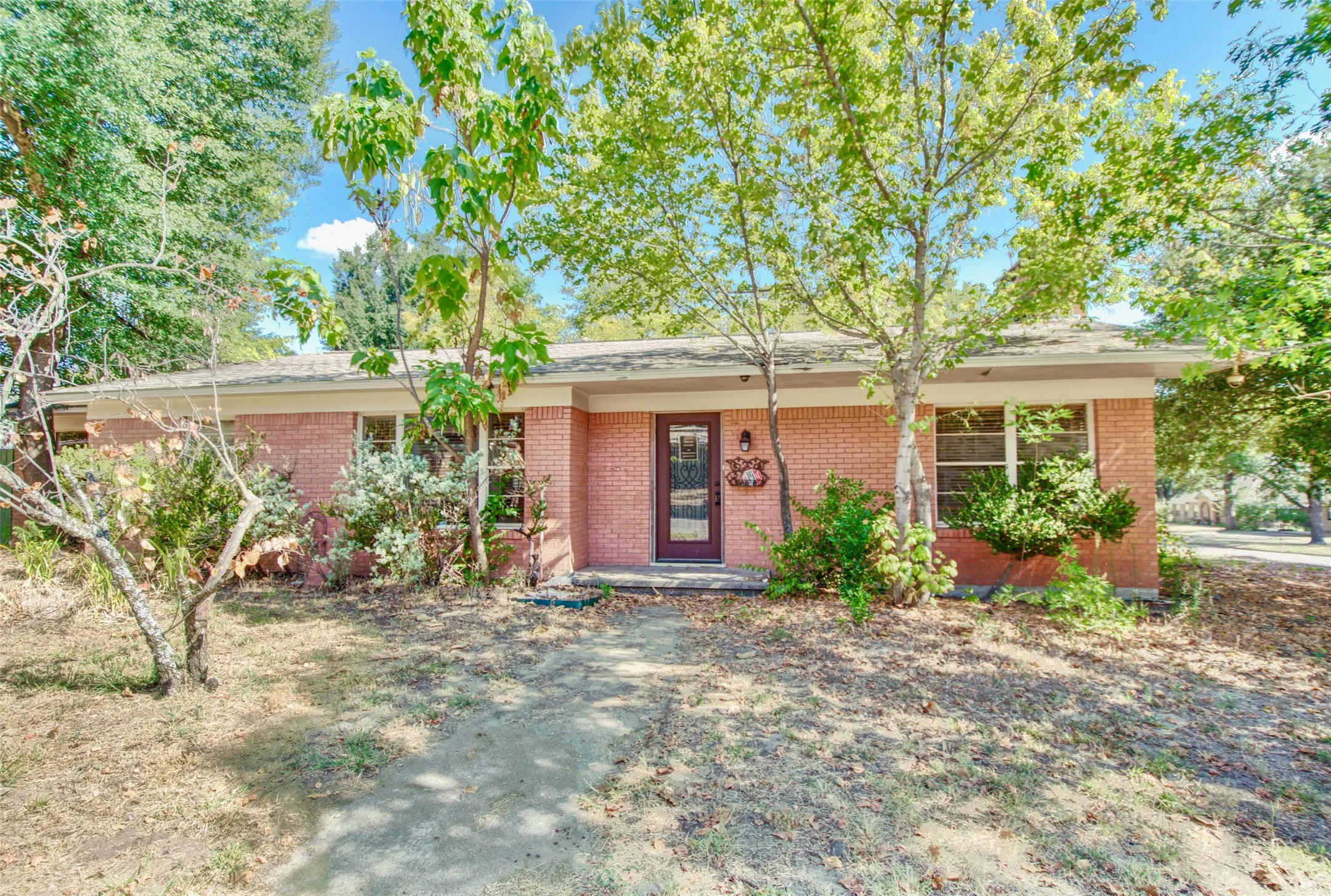 Single Family Residence For Sale in Freestone County , 819 Pecan Street, Teague, Texas 75860, 3 Bedroom, 1 Bathroom, Garage spaces, 2,798 Sqft, built in 1971, mls#21376470, Real Estate Agent in Teague, Homes For Sale in Freestone county, Homes For Sale in Teague, Realtor in Teague Texas, Real Estate Brokerage Independent Realty Texas, Luminita Cordes Realtor
