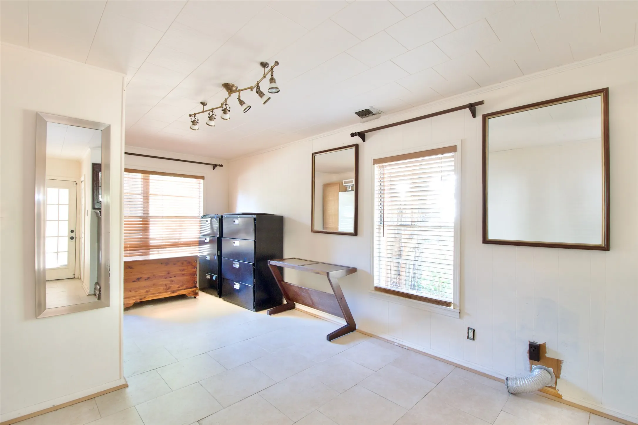 Single Family Residence For Sale in Freestone County , 819 Pecan Street, Teague, Texas 75860, 3 Bedroom, 1 Bathroom, Garage spaces, 2,798 Sqft, built in 1971, mls#21376470, Real Estate Agent in Teague, Homes For Sale in Freestone county, Homes For Sale in Teague, Realtor in Teague Texas, Real Estate Brokerage Independent Realty Texas, Luminita Cordes Realtor