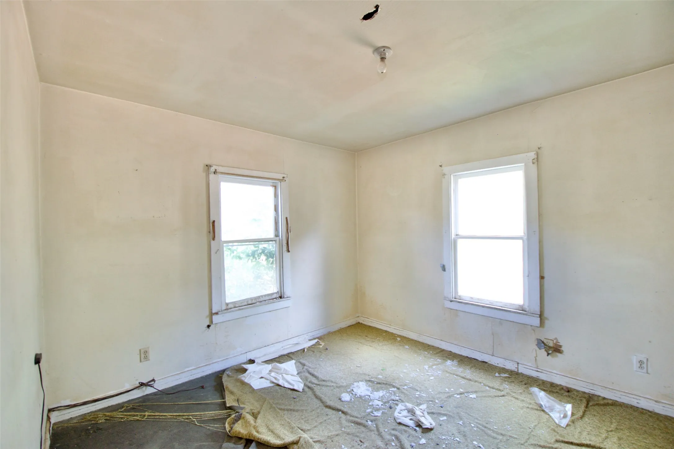 Single Family Residence For Sale in Freestone County , 819 Pecan Street, Teague, Texas 75860, 3 Bedroom, 1 Bathroom, Garage spaces, 2,798 Sqft, built in 1971, mls#21376470, Real Estate Agent in Teague, Homes For Sale in Freestone county, Homes For Sale in Teague, Realtor in Teague Texas, Real Estate Brokerage Independent Realty Texas, Luminita Cordes Realtor