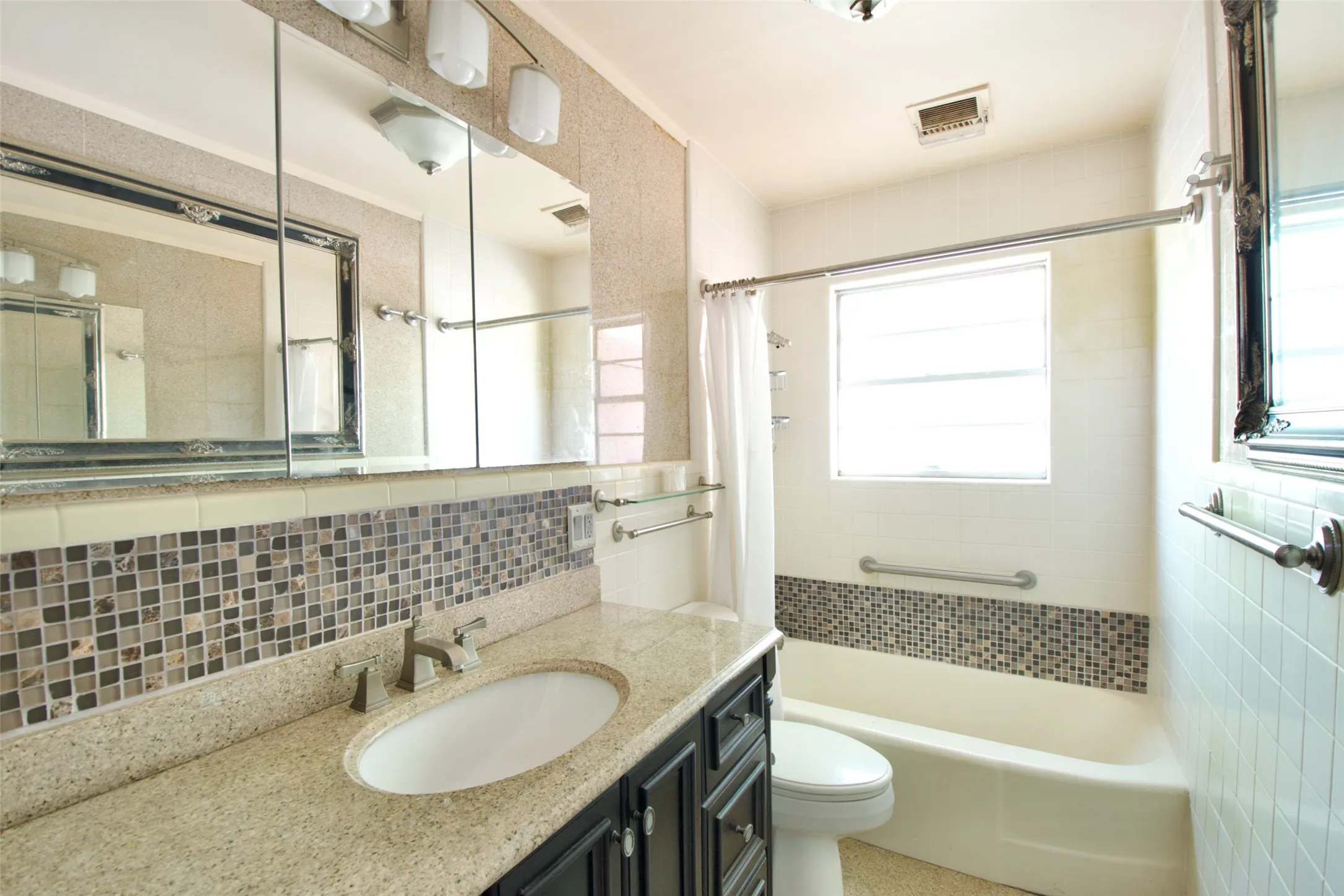 Single Family Residence For Sale in Freestone County , 819 Pecan Street, Teague, Texas 75860, 3 Bedroom, 1 Bathroom, Garage spaces, 2,798 Sqft, built in 1971, mls#21376470, Real Estate Agent in Teague, Homes For Sale in Freestone county, Homes For Sale in Teague, Realtor in Teague Texas, Real Estate Brokerage Independent Realty Texas, Luminita Cordes Realtor