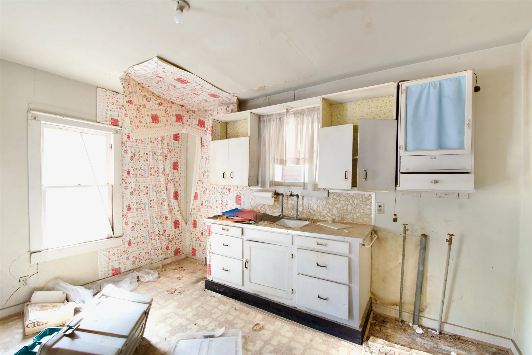 Single Family Residence For Sale in Freestone County , 819 Pecan Street, Teague, Texas 75860, 3 Bedroom, 1 Bathroom, Garage spaces, 2,798 Sqft, built in 1971, mls#21376470, Real Estate Agent in Teague, Homes For Sale in Freestone county, Homes For Sale in Teague, Realtor in Teague Texas, Real Estate Brokerage Independent Realty Texas, Luminita Cordes Realtor