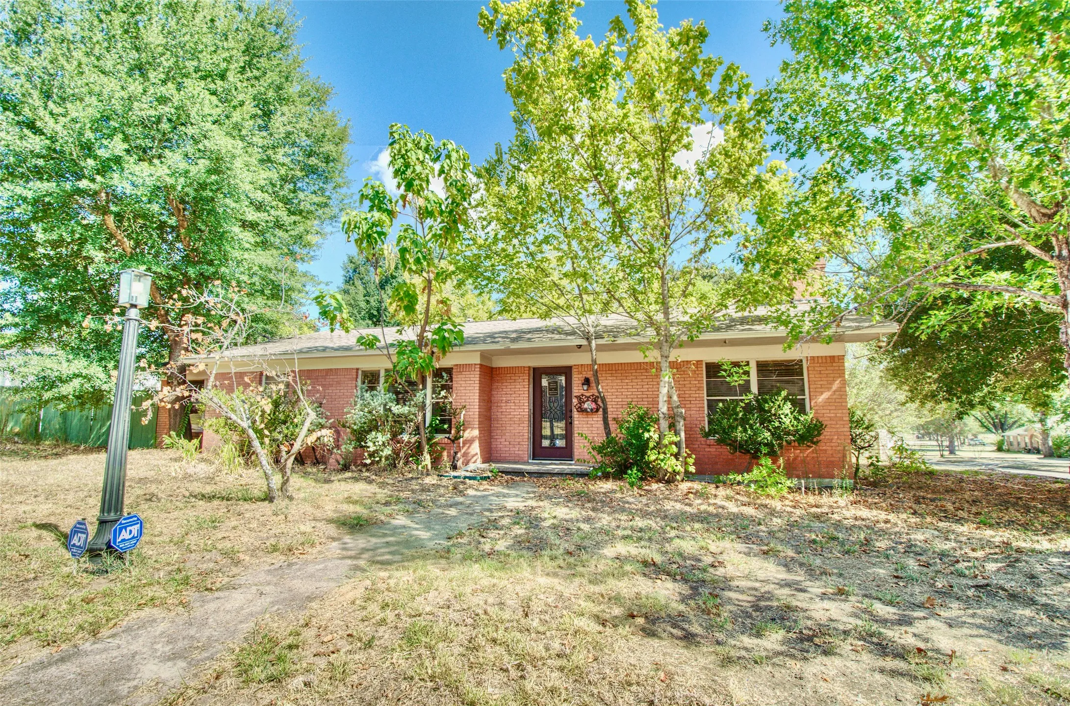 Single Family Residence For Sale in Freestone County , 819 Pecan Street, Teague, Texas 75860, 3 Bedroom, 1 Bathroom, Garage spaces, 2,798 Sqft, built in 1971, mls#21376470, Real Estate Agent in Teague, Homes For Sale in Freestone county, Homes For Sale in Teague, Realtor in Teague Texas, Real Estate Brokerage Independent Realty Texas, Luminita Cordes Realtor