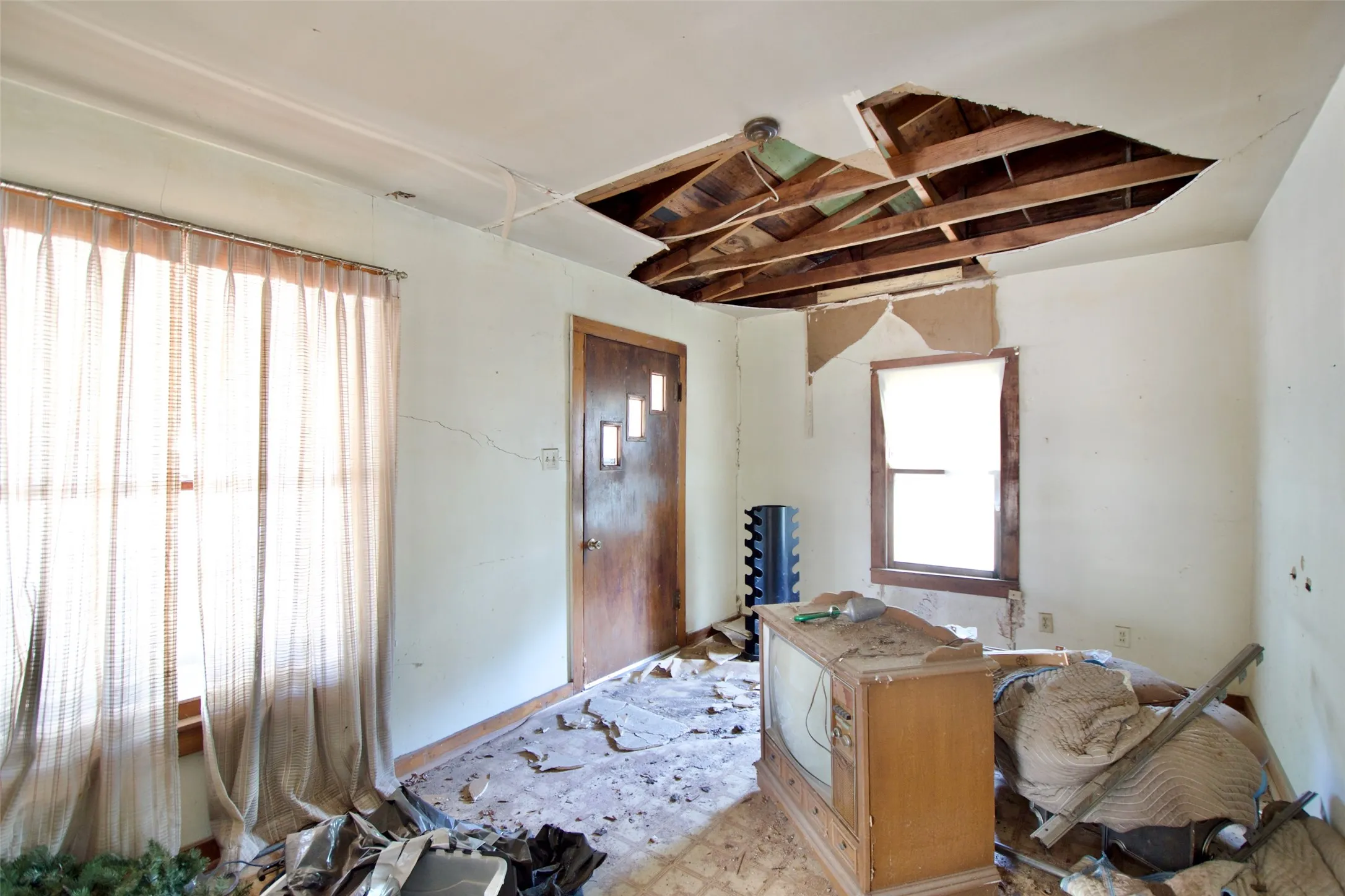 Single Family Residence For Sale in Freestone County , 819 Pecan Street, Teague, Texas 75860, 3 Bedroom, 1 Bathroom, Garage spaces, 2,798 Sqft, built in 1971, mls#21376470, Real Estate Agent in Teague, Homes For Sale in Freestone county, Homes For Sale in Teague, Realtor in Teague Texas, Real Estate Brokerage Independent Realty Texas, Luminita Cordes Realtor