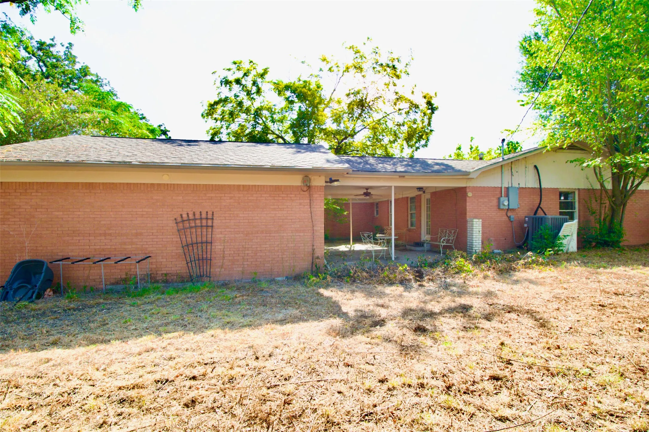 Single Family Residence For Sale in Freestone County , 819 Pecan Street, Teague, Texas 75860, 3 Bedroom, 1 Bathroom, Garage spaces, 2,798 Sqft, built in 1971, mls#21376470, Real Estate Agent in Teague, Homes For Sale in Freestone county, Homes For Sale in Teague, Realtor in Teague Texas, Real Estate Brokerage Independent Realty Texas, Luminita Cordes Realtor
