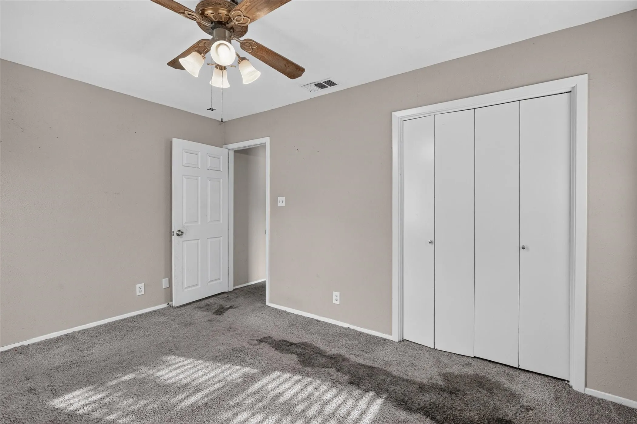 Single Family Residence For Sale in Kaufman County , 821 Circle Drive, Terrell, Texas 75160, 3 Bedroom, 2 Bathroom, Garage spaces, 1,541 Sqft, built in 1964, mls#21399916, Real Estate Agent in Terrell, Homes For Sale in Kaufman county, Homes For Sale in Terrell, Realtor in Terrell Texas, Real Estate Brokerage Independent Realty Texas, Luminita Cordes Realtor
