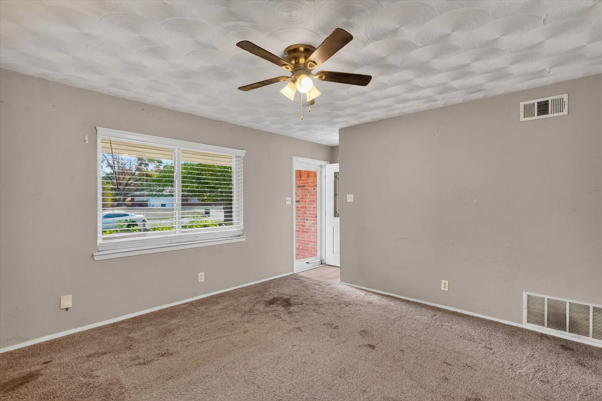 Single Family Residence For Sale in Kaufman County , 821 Circle Drive, Terrell, Texas 75160, 3 Bedroom, 2 Bathroom, Garage spaces, 1,541 Sqft, built in 1964, mls#21399916, Real Estate Agent in Terrell, Homes For Sale in Kaufman county, Homes For Sale in Terrell, Realtor in Terrell Texas, Real Estate Brokerage Independent Realty Texas, Luminita Cordes Realtor