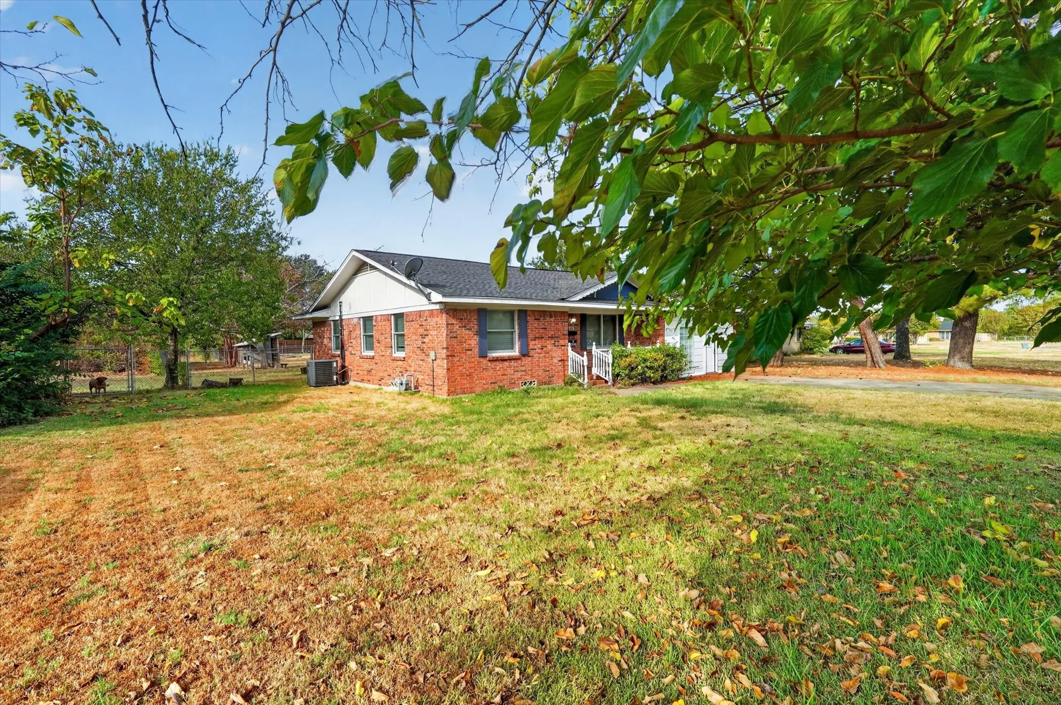 Single Family Residence For Sale in Kaufman County , 821 Circle Drive, Terrell, Texas 75160, 3 Bedroom, 2 Bathroom, Garage spaces, 1,541 Sqft, built in 1964, mls#21399916, Real Estate Agent in Terrell, Homes For Sale in Kaufman county, Homes For Sale in Terrell, Realtor in Terrell Texas, Real Estate Brokerage Independent Realty Texas, Luminita Cordes Realtor
