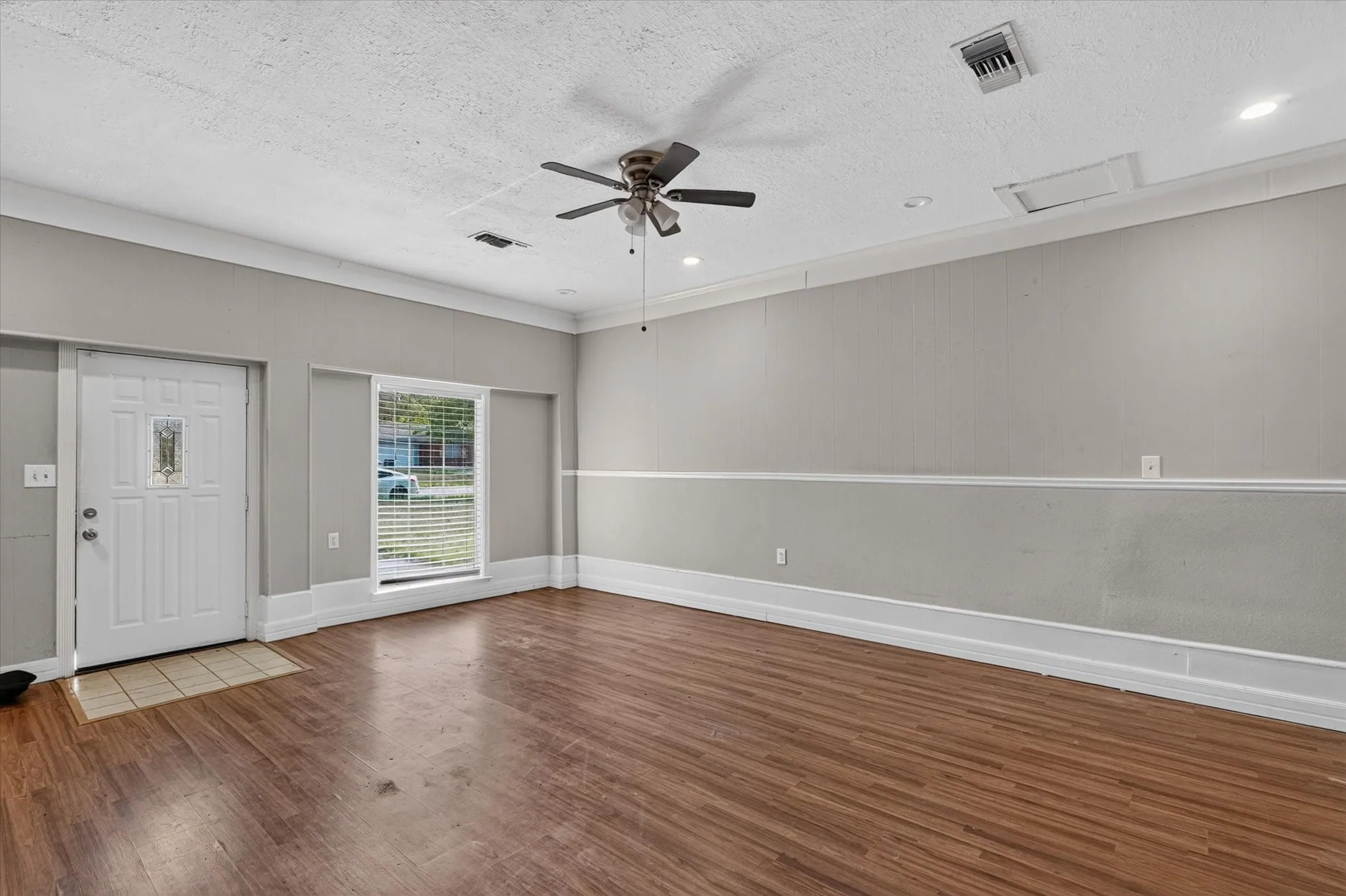 Single Family Residence For Sale in Kaufman County , 821 Circle Drive, Terrell, Texas 75160, 3 Bedroom, 2 Bathroom, Garage spaces, 1,541 Sqft, built in 1964, mls#21399916, Real Estate Agent in Terrell, Homes For Sale in Kaufman county, Homes For Sale in Terrell, Realtor in Terrell Texas, Real Estate Brokerage Independent Realty Texas, Luminita Cordes Realtor