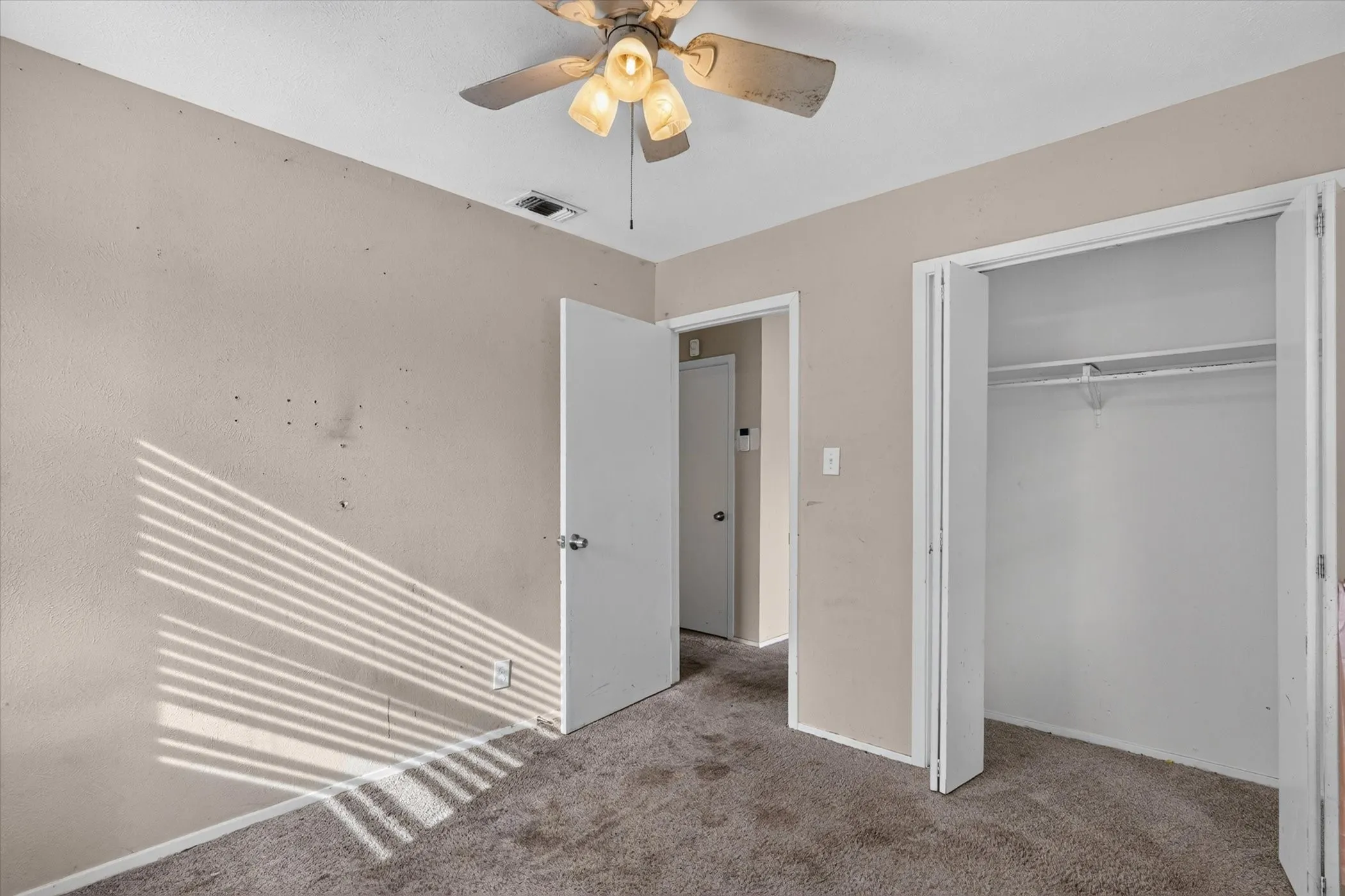 Single Family Residence For Sale in Kaufman County , 821 Circle Drive, Terrell, Texas 75160, 3 Bedroom, 2 Bathroom, Garage spaces, 1,541 Sqft, built in 1964, mls#21399916, Real Estate Agent in Terrell, Homes For Sale in Kaufman county, Homes For Sale in Terrell, Realtor in Terrell Texas, Real Estate Brokerage Independent Realty Texas, Luminita Cordes Realtor