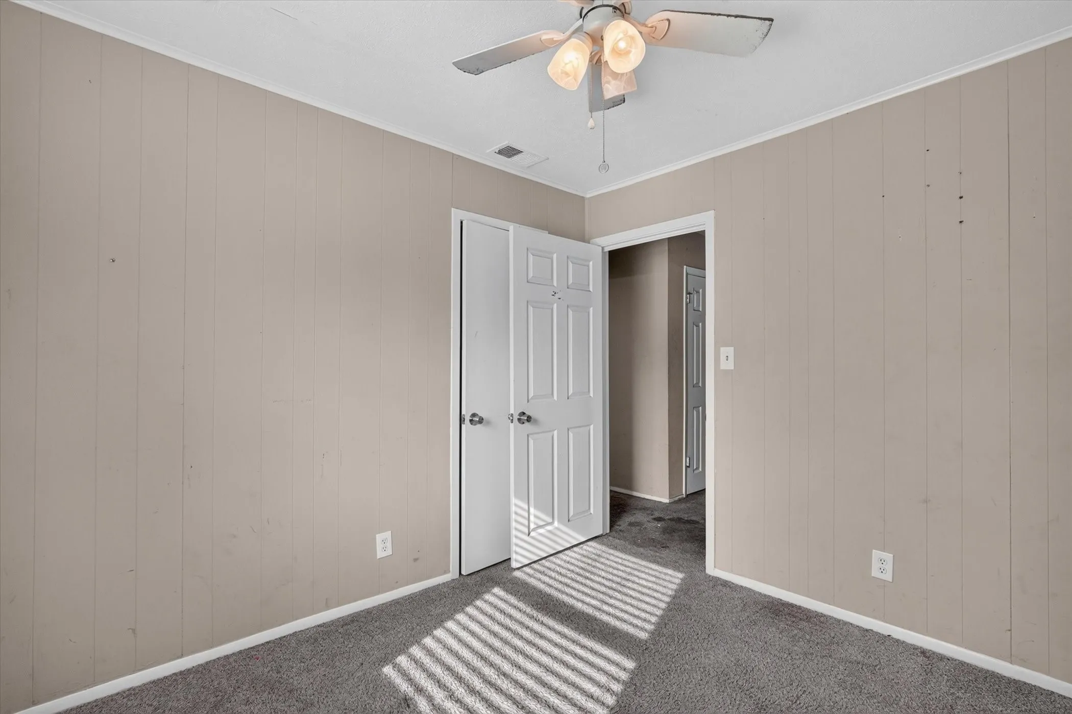 Single Family Residence For Sale in Kaufman County , 821 Circle Drive, Terrell, Texas 75160, 3 Bedroom, 2 Bathroom, Garage spaces, 1,541 Sqft, built in 1964, mls#21399916, Real Estate Agent in Terrell, Homes For Sale in Kaufman county, Homes For Sale in Terrell, Realtor in Terrell Texas, Real Estate Brokerage Independent Realty Texas, Luminita Cordes Realtor