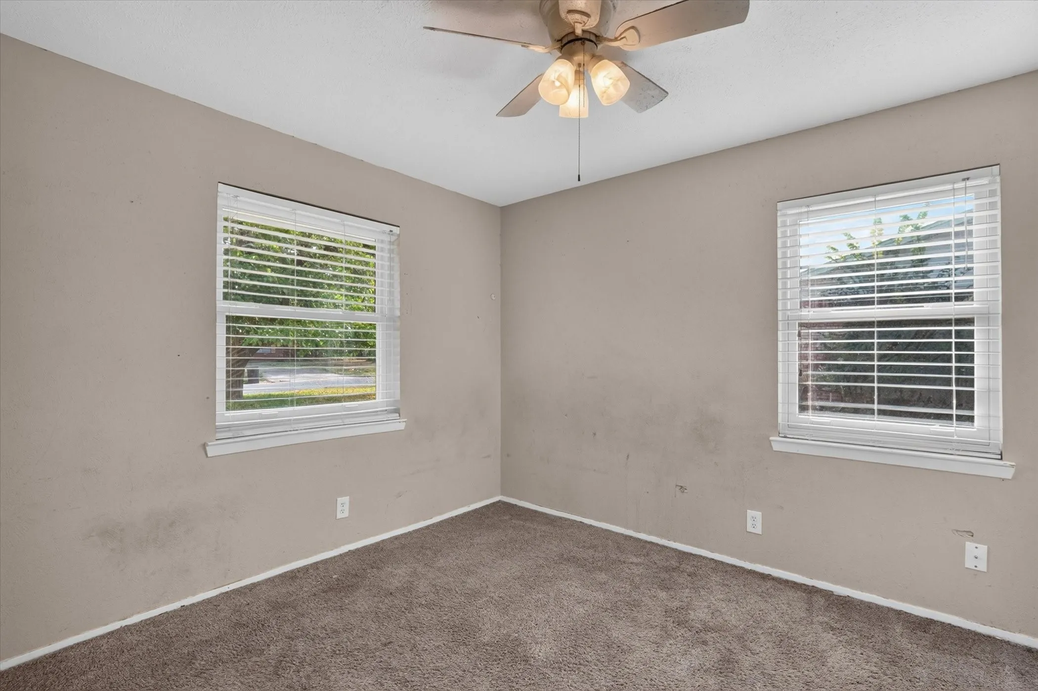 Single Family Residence For Sale in Kaufman County , 821 Circle Drive, Terrell, Texas 75160, 3 Bedroom, 2 Bathroom, Garage spaces, 1,541 Sqft, built in 1964, mls#21399916, Real Estate Agent in Terrell, Homes For Sale in Kaufman county, Homes For Sale in Terrell, Realtor in Terrell Texas, Real Estate Brokerage Independent Realty Texas, Luminita Cordes Realtor