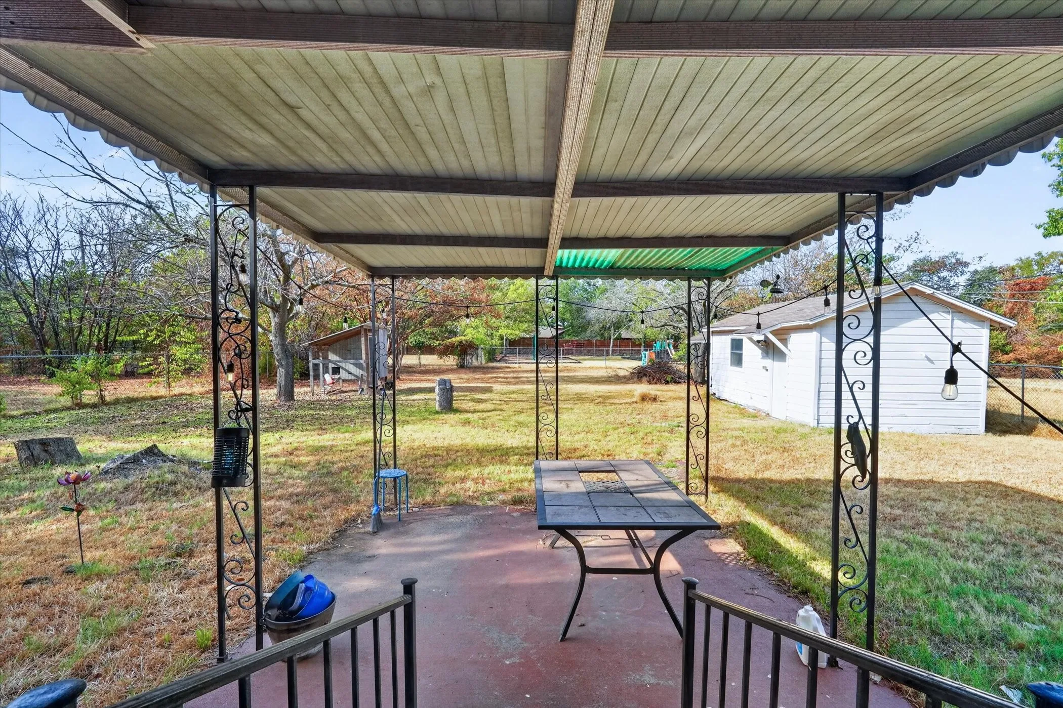 Single Family Residence For Sale in Kaufman County , 821 Circle Drive, Terrell, Texas 75160, 3 Bedroom, 2 Bathroom, Garage spaces, 1,541 Sqft, built in 1964, mls#21399916, Real Estate Agent in Terrell, Homes For Sale in Kaufman county, Homes For Sale in Terrell, Realtor in Terrell Texas, Real Estate Brokerage Independent Realty Texas, Luminita Cordes Realtor