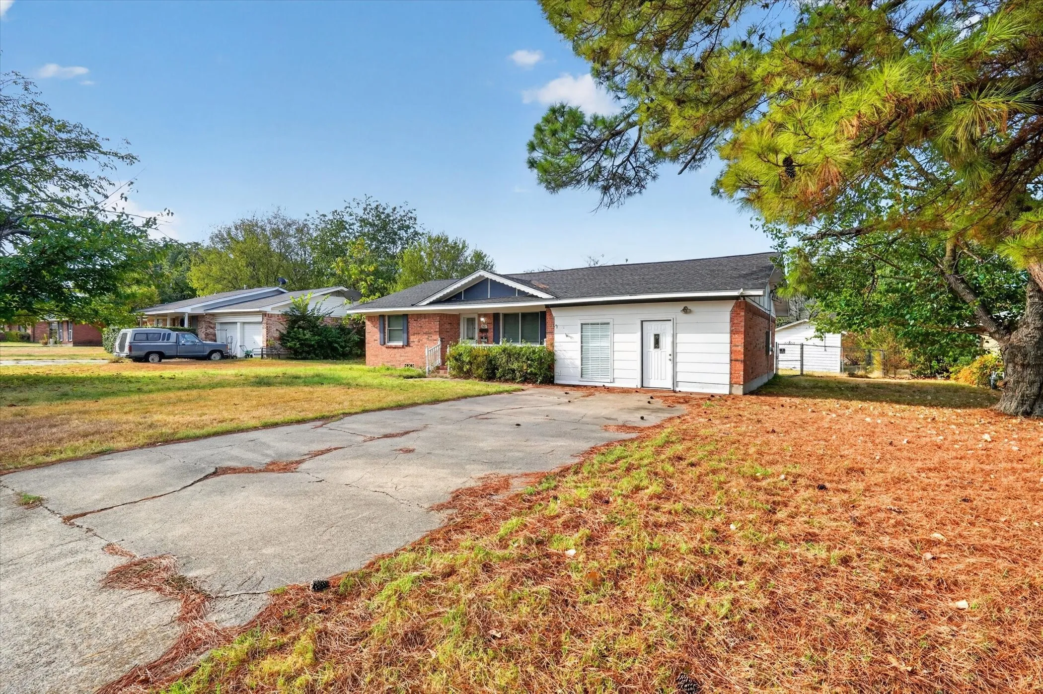 Single Family Residence For Sale in Kaufman County , 821 Circle Drive, Terrell, Texas 75160, 3 Bedroom, 2 Bathroom, Garage spaces, 1,541 Sqft, built in 1964, mls#21399916, Real Estate Agent in Terrell, Homes For Sale in Kaufman county, Homes For Sale in Terrell, Realtor in Terrell Texas, Real Estate Brokerage Independent Realty Texas, Luminita Cordes Realtor